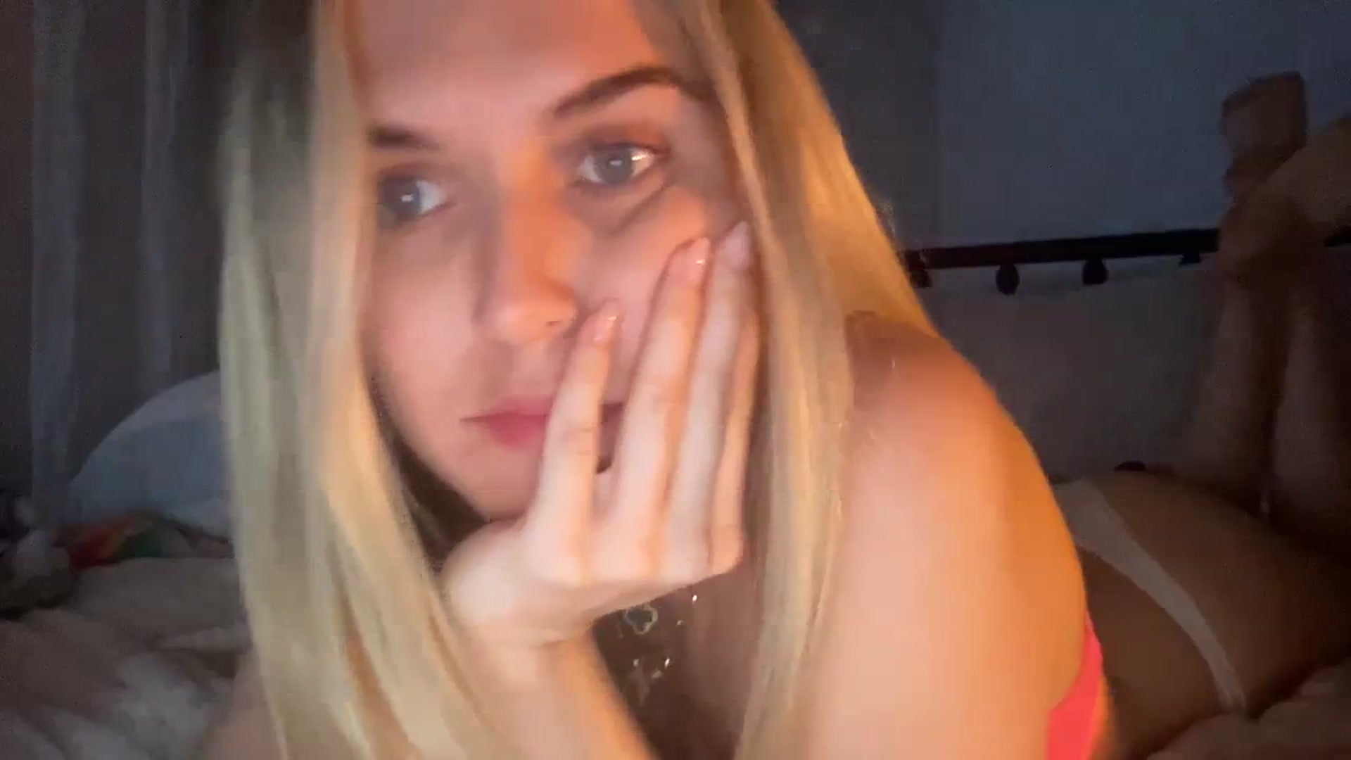 Gallery image thumbnail from cutiepiekayla's myfreecams stream on, 01/06/2024, 06:14 image 5 of 20