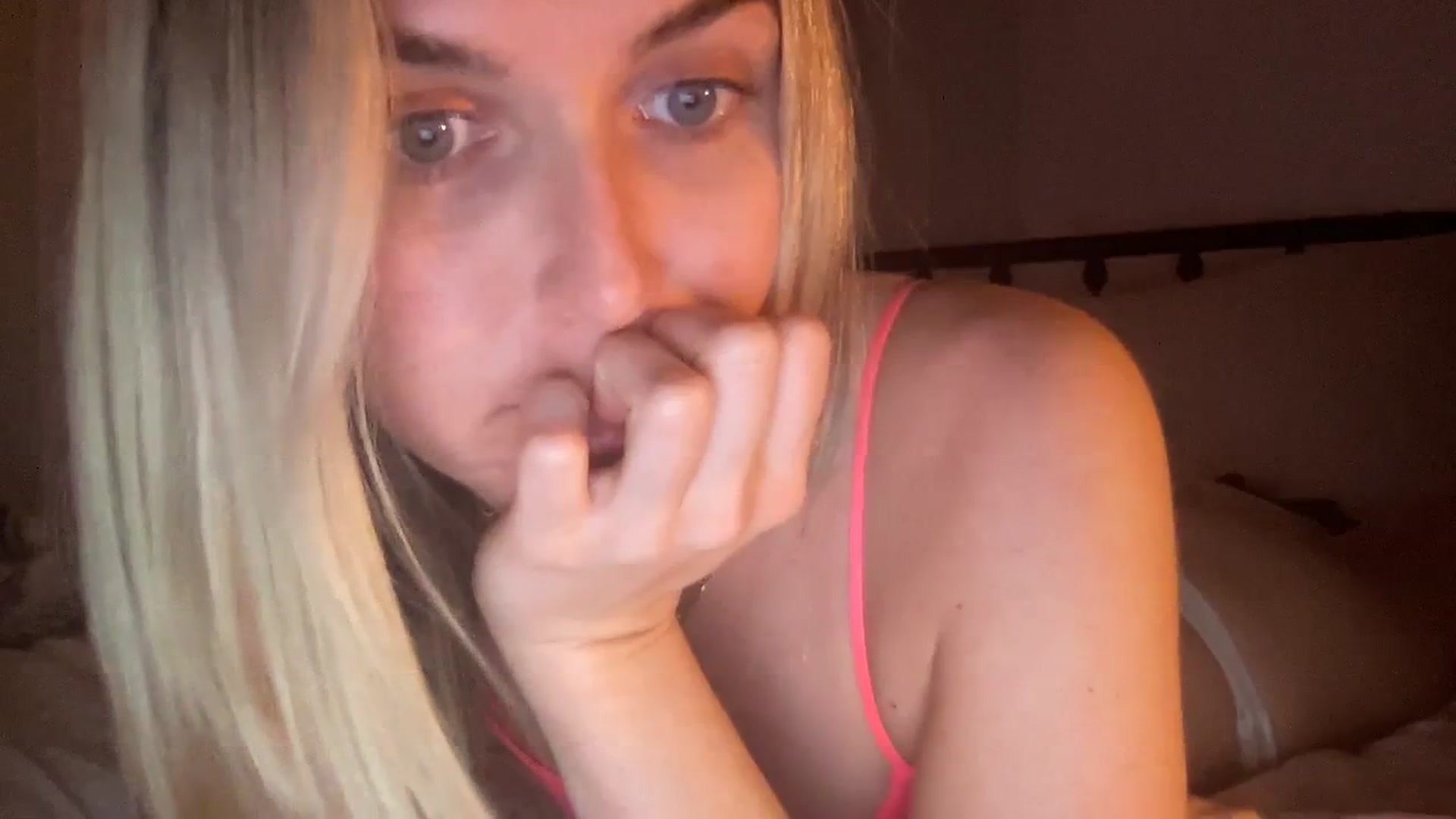 Gallery image thumbnail from cutiepiekayla's myfreecams stream on, 01/06/2024, 06:14 image 3 of 20