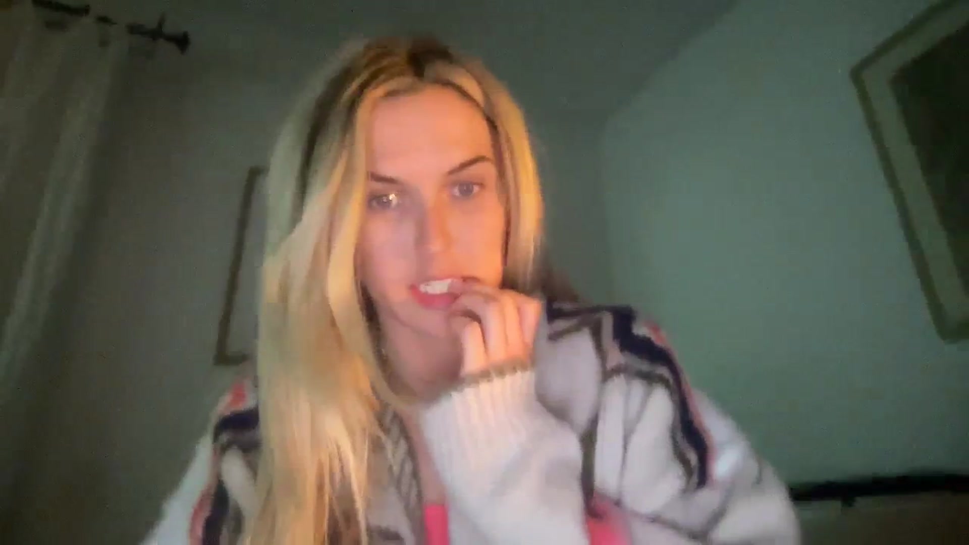 Gallery image thumbnail from cutiepiekayla's myfreecams stream on, 01/06/2024, 06:14 image 12 of 20