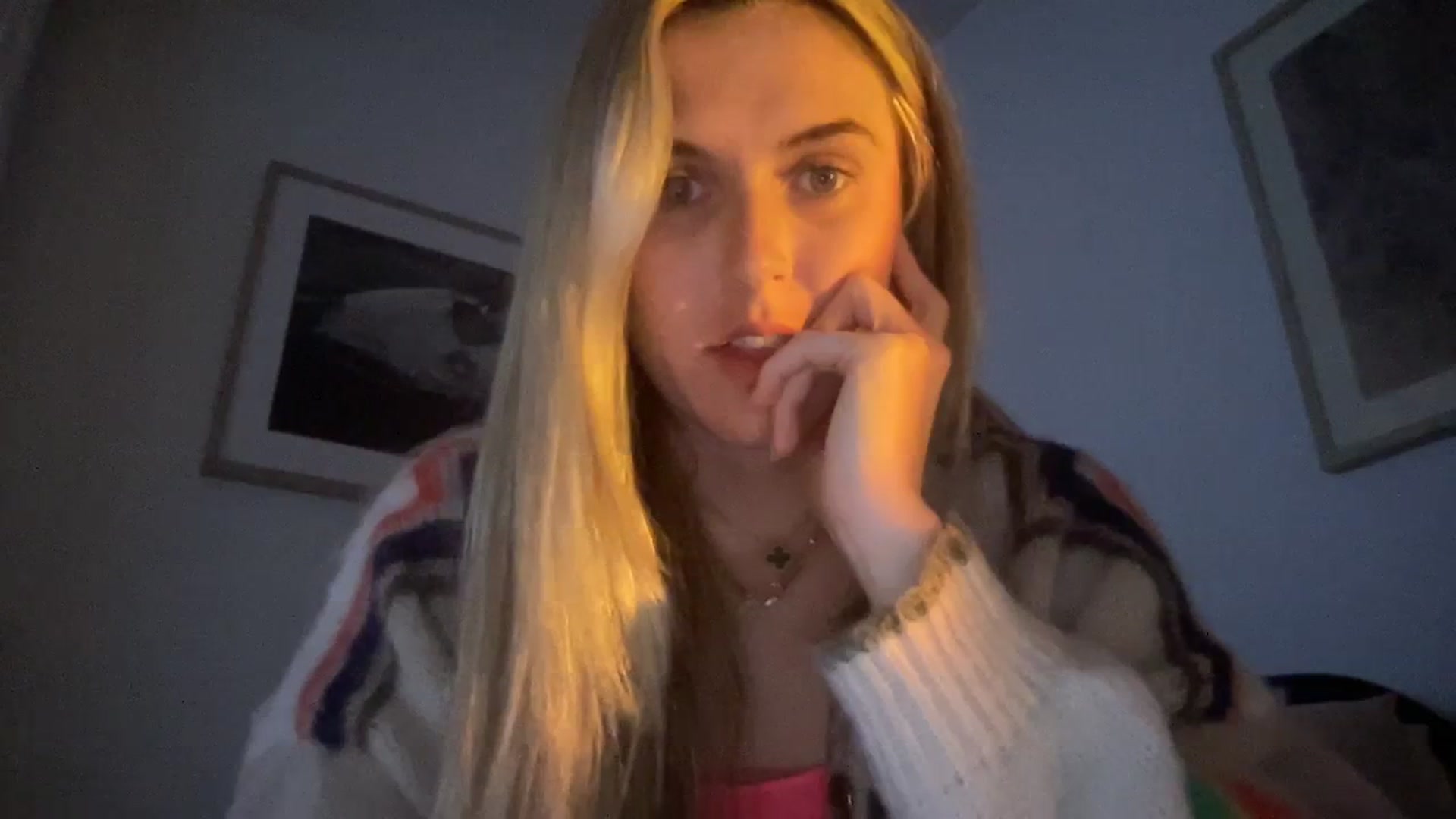 Gallery image thumbnail from cutiepiekayla's myfreecams stream on, 01/06/2024, 06:14 image 19 of 20