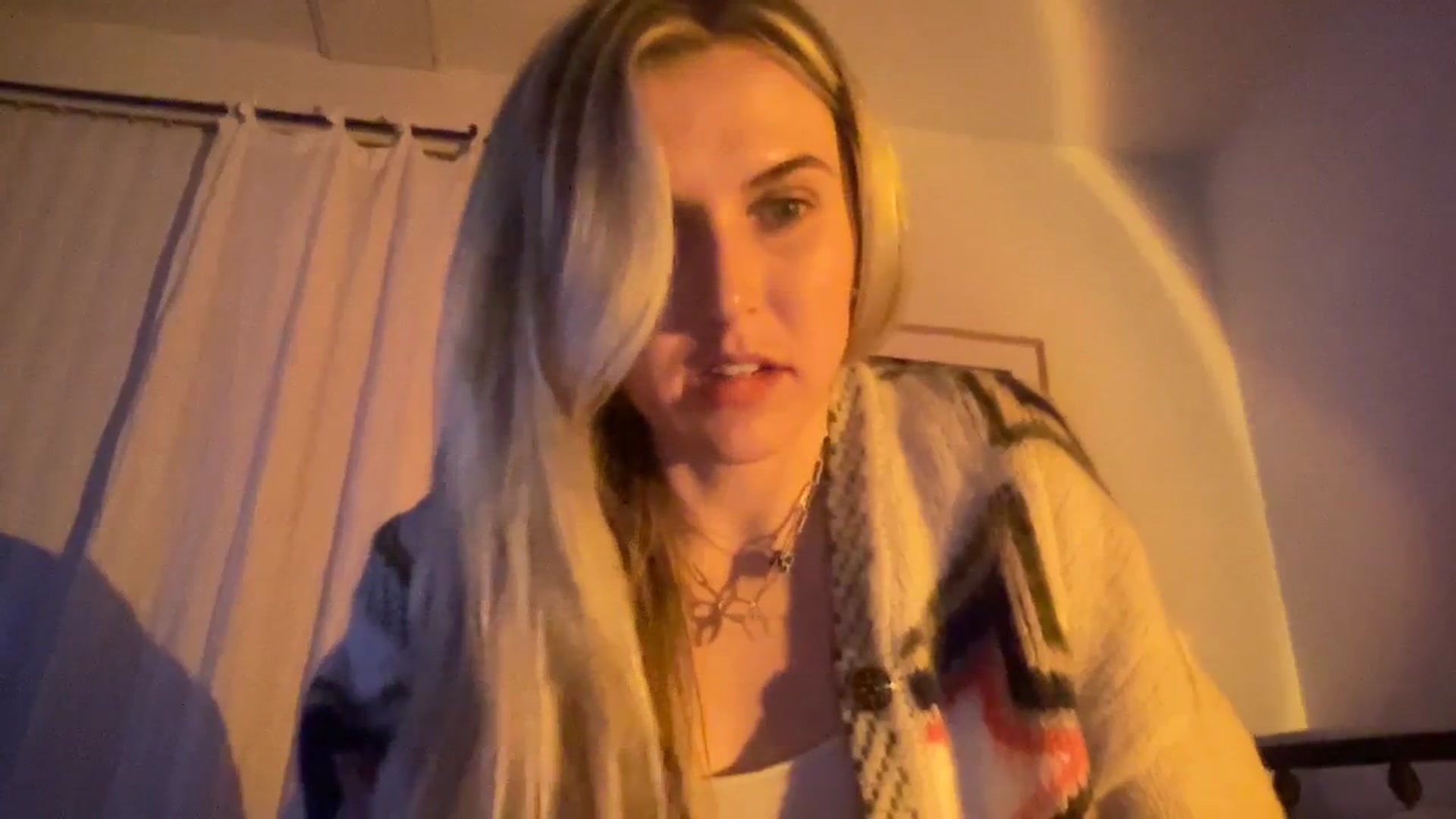 Gallery image thumbnail from cutiepiekayla's myfreecams stream on, 01/06/2024, 08:25 image 18 of 20
