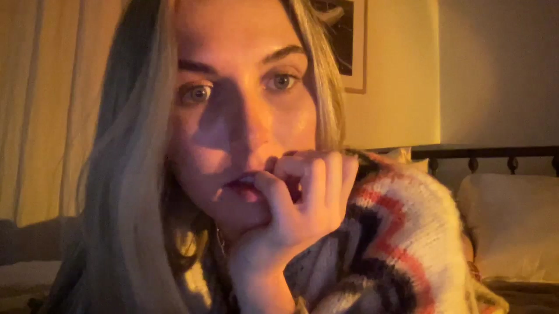 Gallery image thumbnail from cutiepiekayla's myfreecams stream on, 01/06/2024, 08:25 image 11 of 20