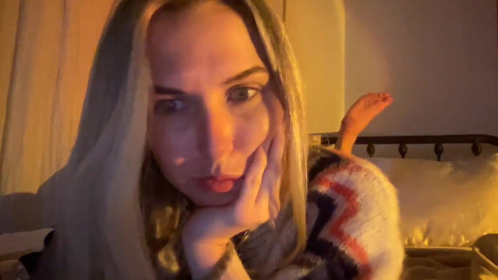 Gallery image thumbnail from cutiepiekayla's myfreecams stream on, 01/06/2024, 08:25 image 16 of 20