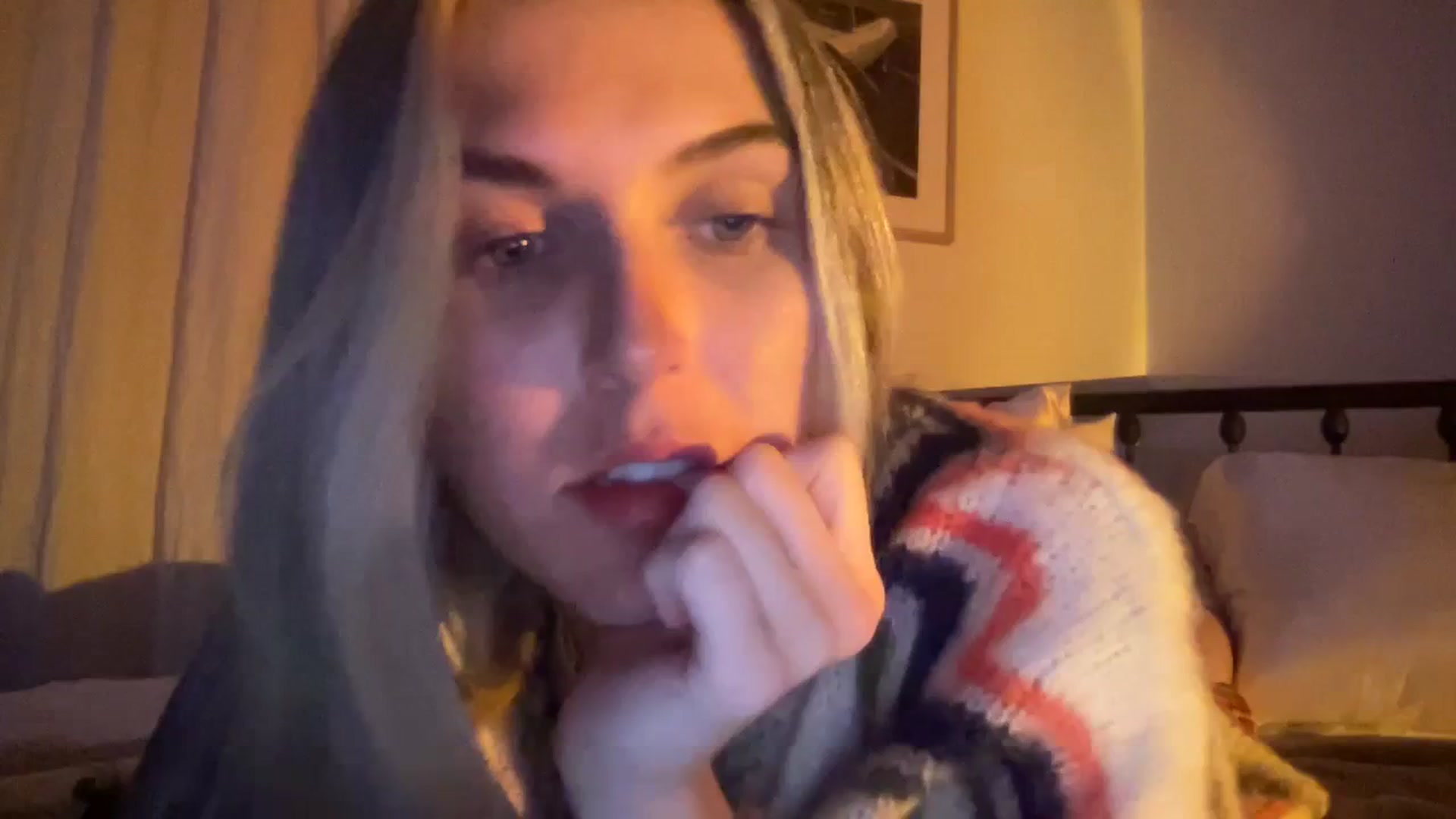 Gallery image thumbnail from cutiepiekayla's myfreecams stream on, 01/06/2024, 08:25 image 12 of 20