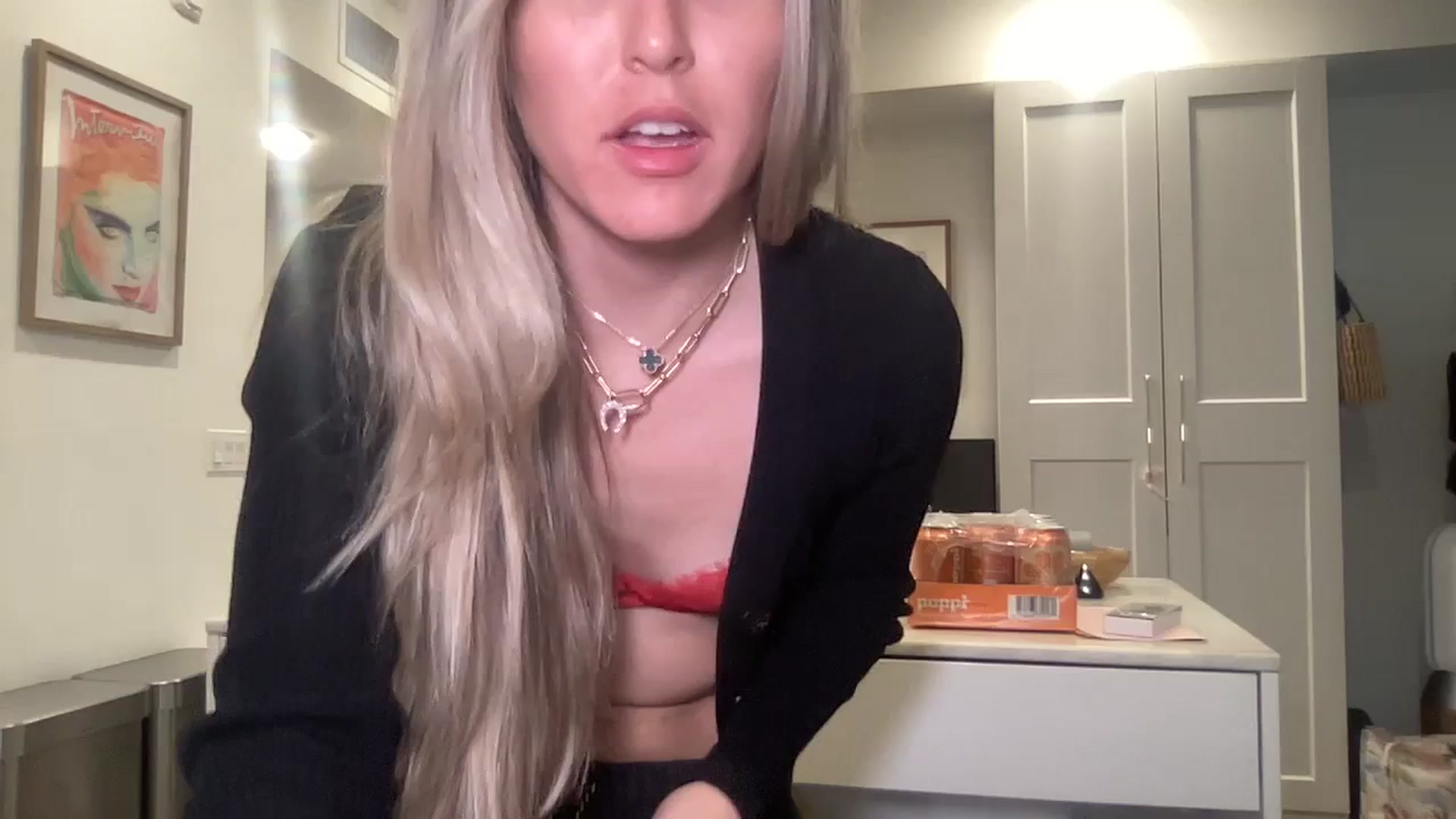 Gallery image thumbnail from cutiepiekayla's myfreecams stream on, 01/06/2024, 22:54 image 13 of 20