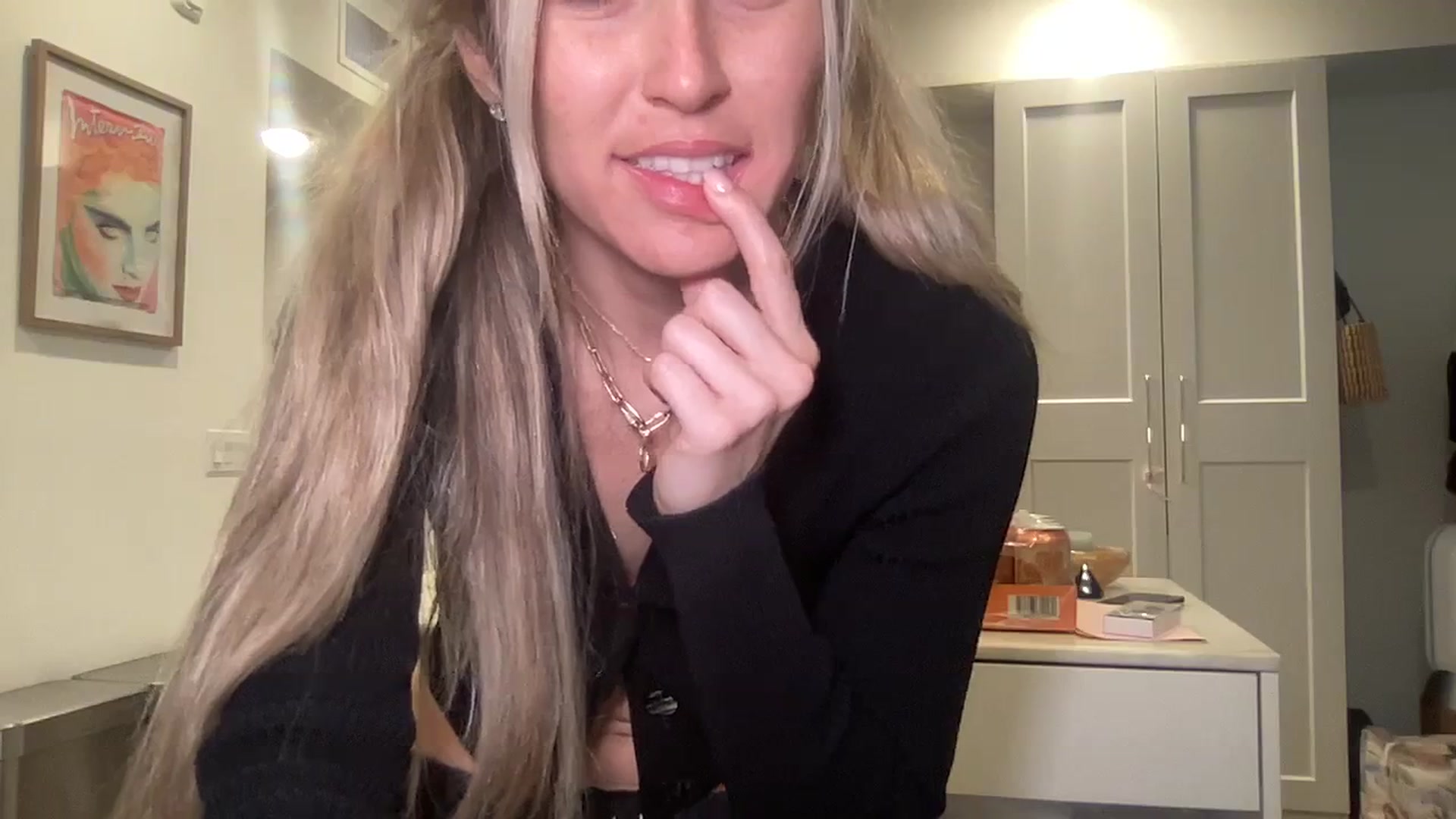 Gallery image thumbnail from cutiepiekayla's myfreecams stream on, 01/06/2024, 22:54 image 8 of 20