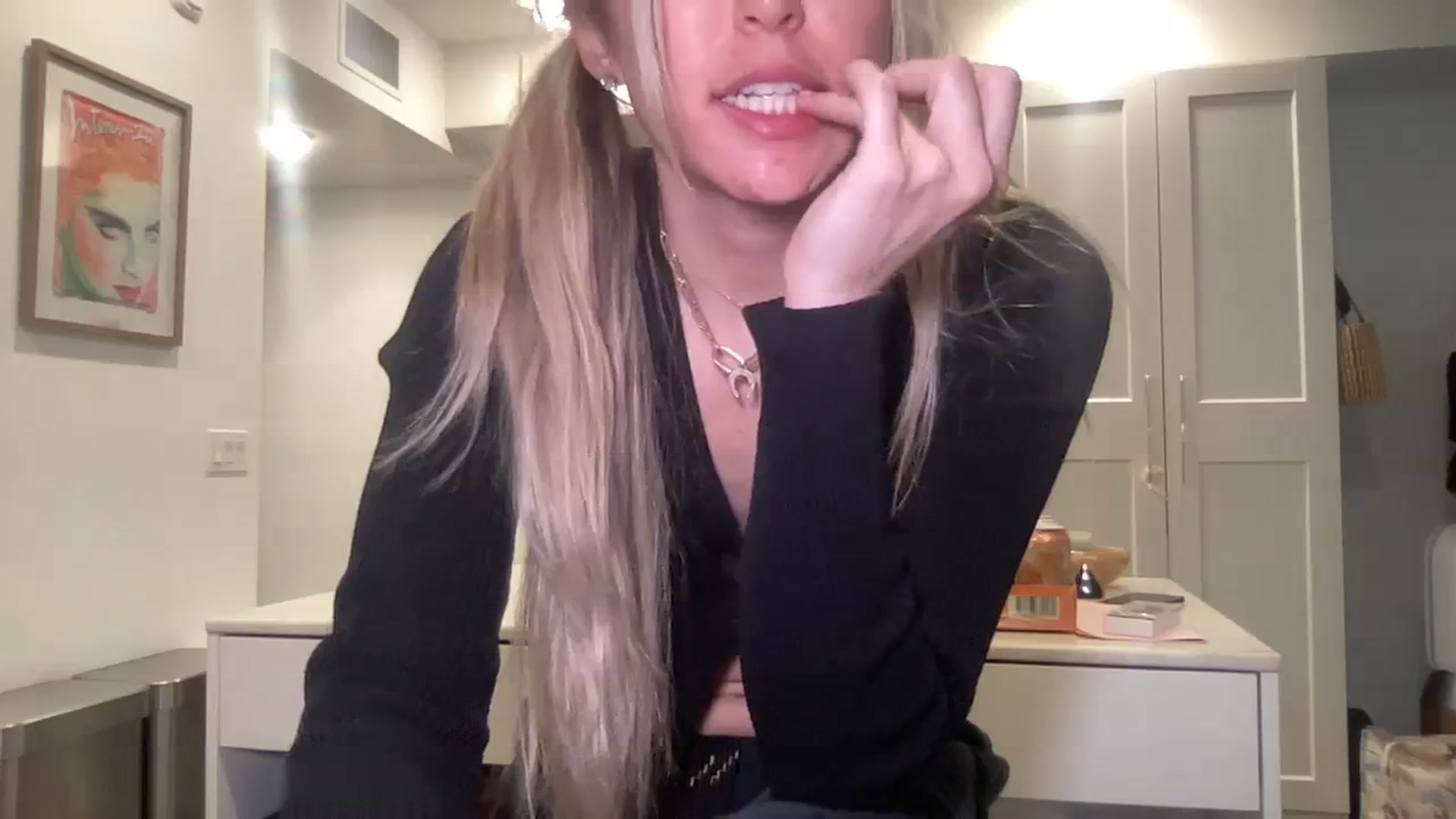 Gallery image thumbnail from cutiepiekayla's myfreecams stream on, 01/06/2024, 22:54 image 9 of 20