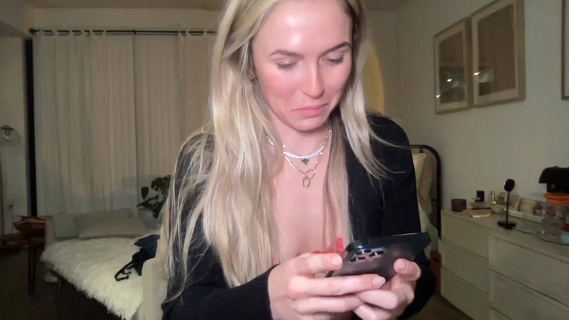 Gallery image thumbnail from cutiepiekayla's myfreecams stream on, 01/07/2024, 02:18 image 18 of 20