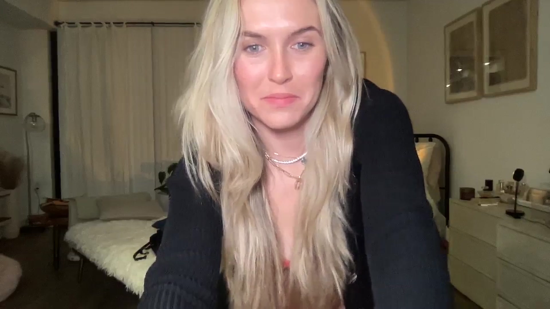Gallery image thumbnail from cutiepiekayla's myfreecams stream on, 01/07/2024, 02:18 image 6 of 20
