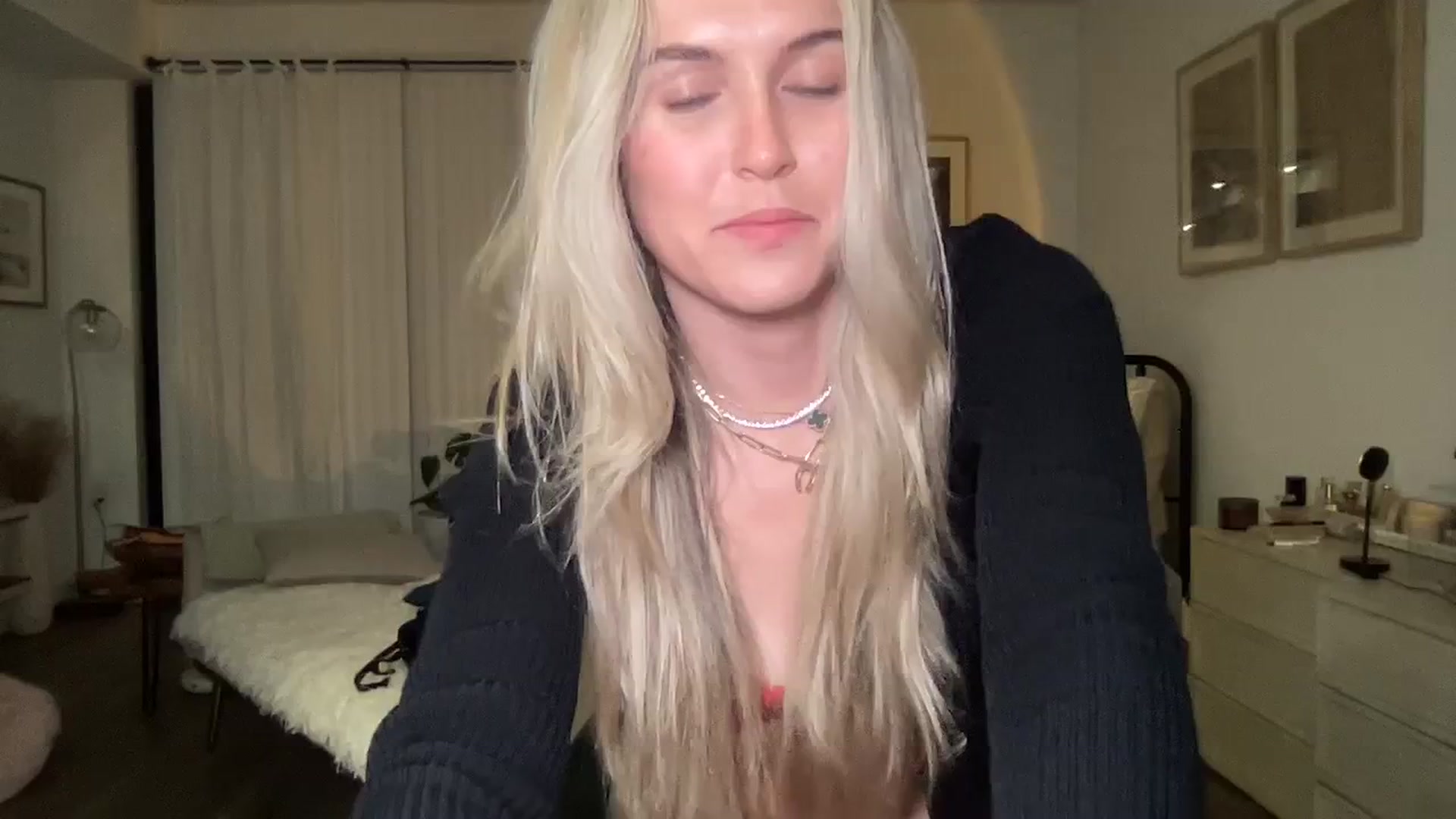 Gallery image thumbnail from cutiepiekayla's myfreecams stream on, 01/07/2024, 02:18 image 4 of 20
