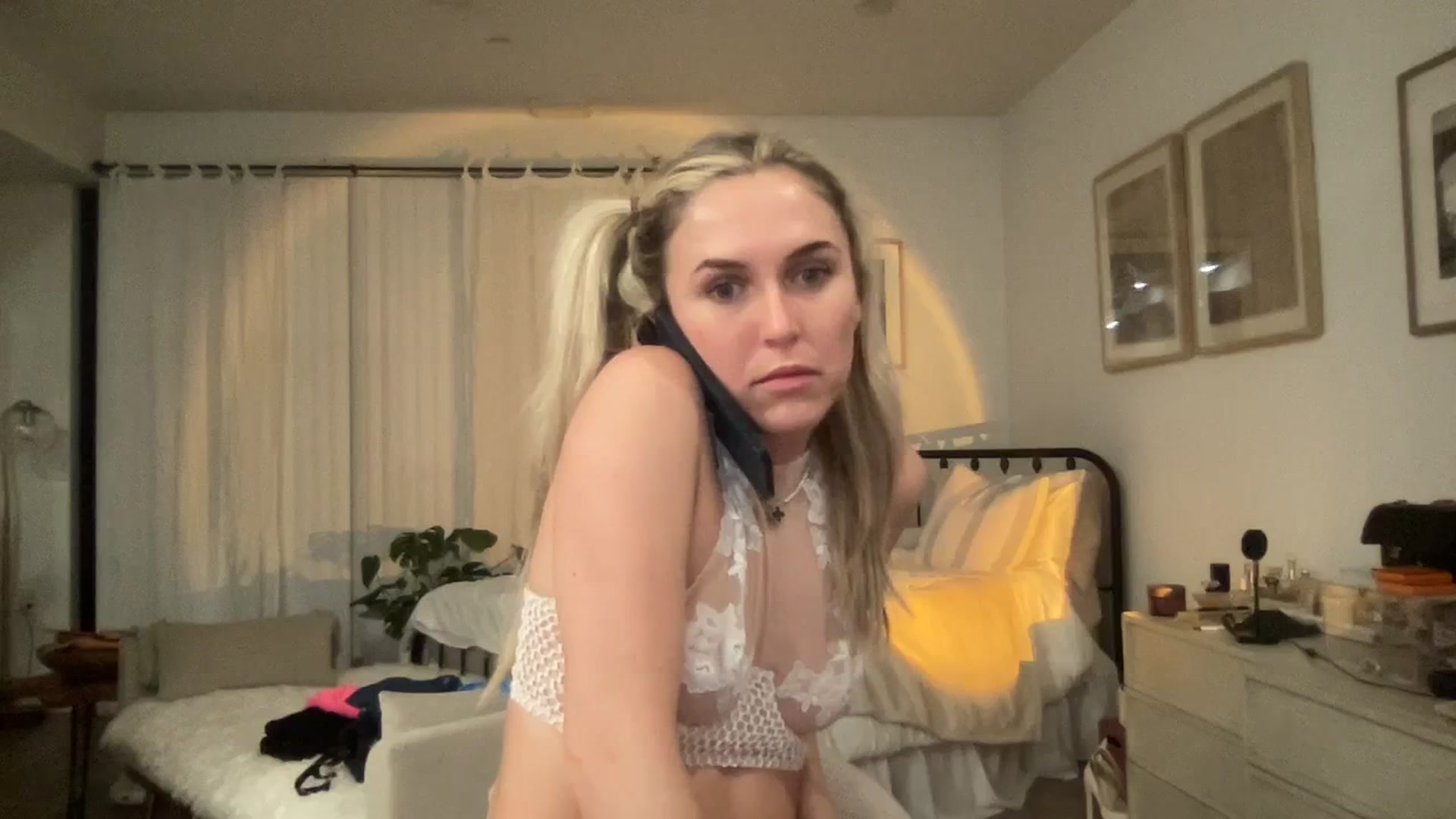 Gallery image thumbnail from cutiepiekayla's myfreecams stream on, 01/07/2024, 06:18 image 6 of 20