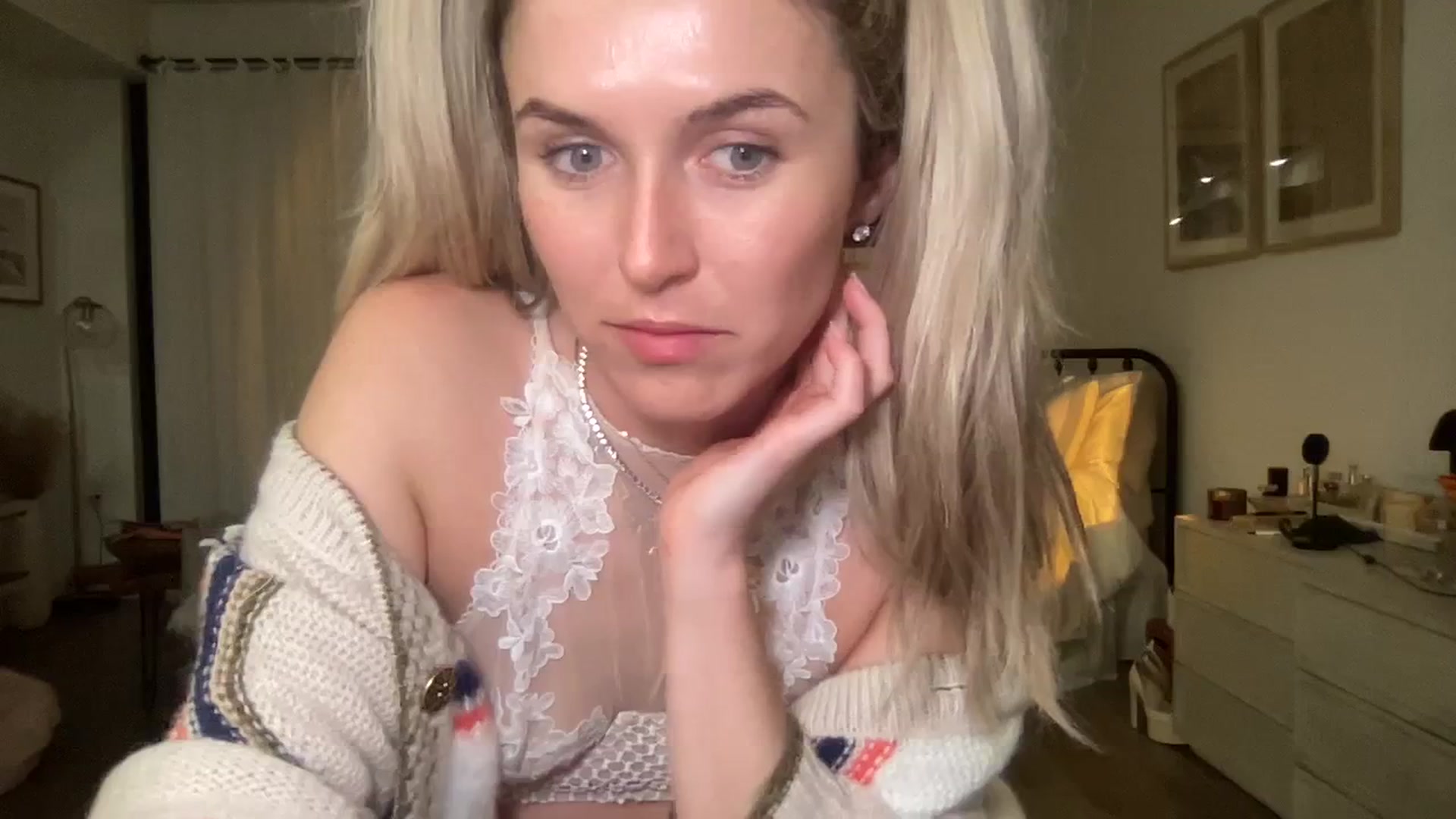 Gallery image thumbnail from cutiepiekayla's myfreecams stream on, 01/07/2024, 07:06 image 10 of 20