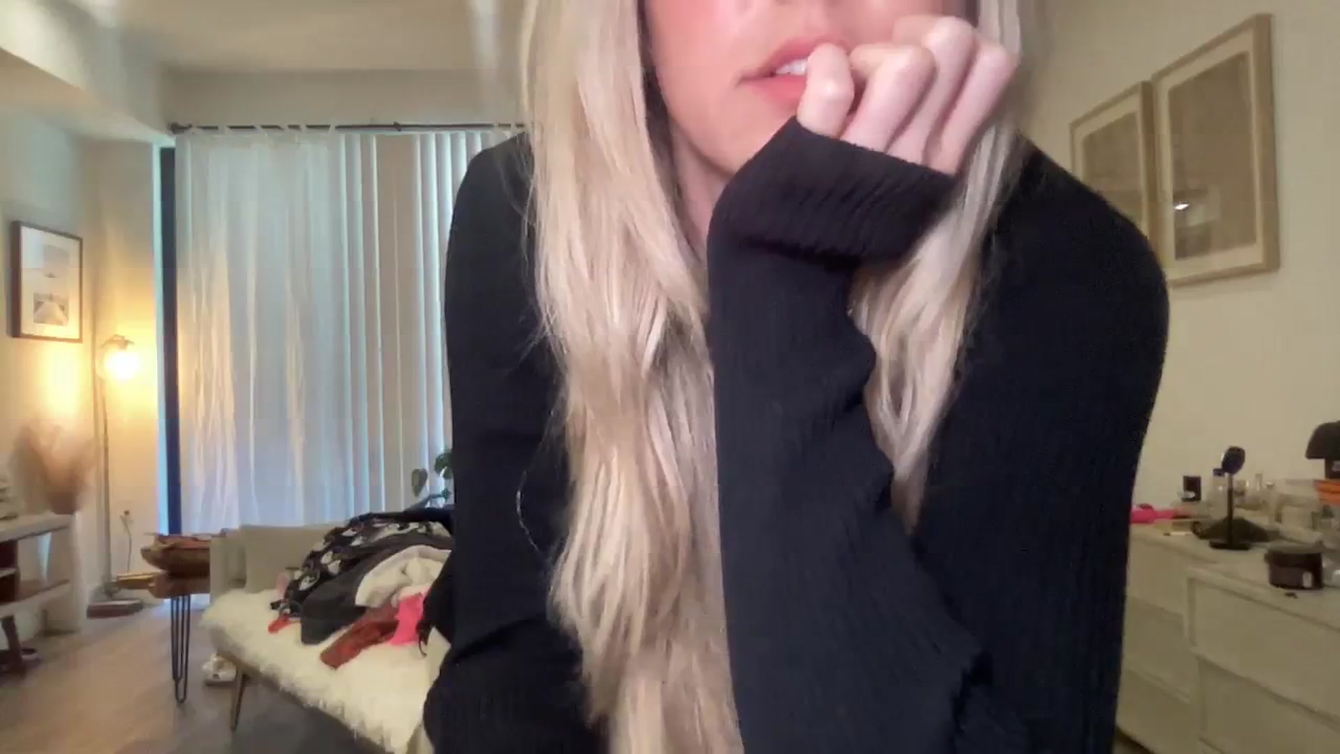 Gallery image thumbnail from cutiepiekayla's myfreecams stream on, 01/07/2024, 23:15 image 12 of 20