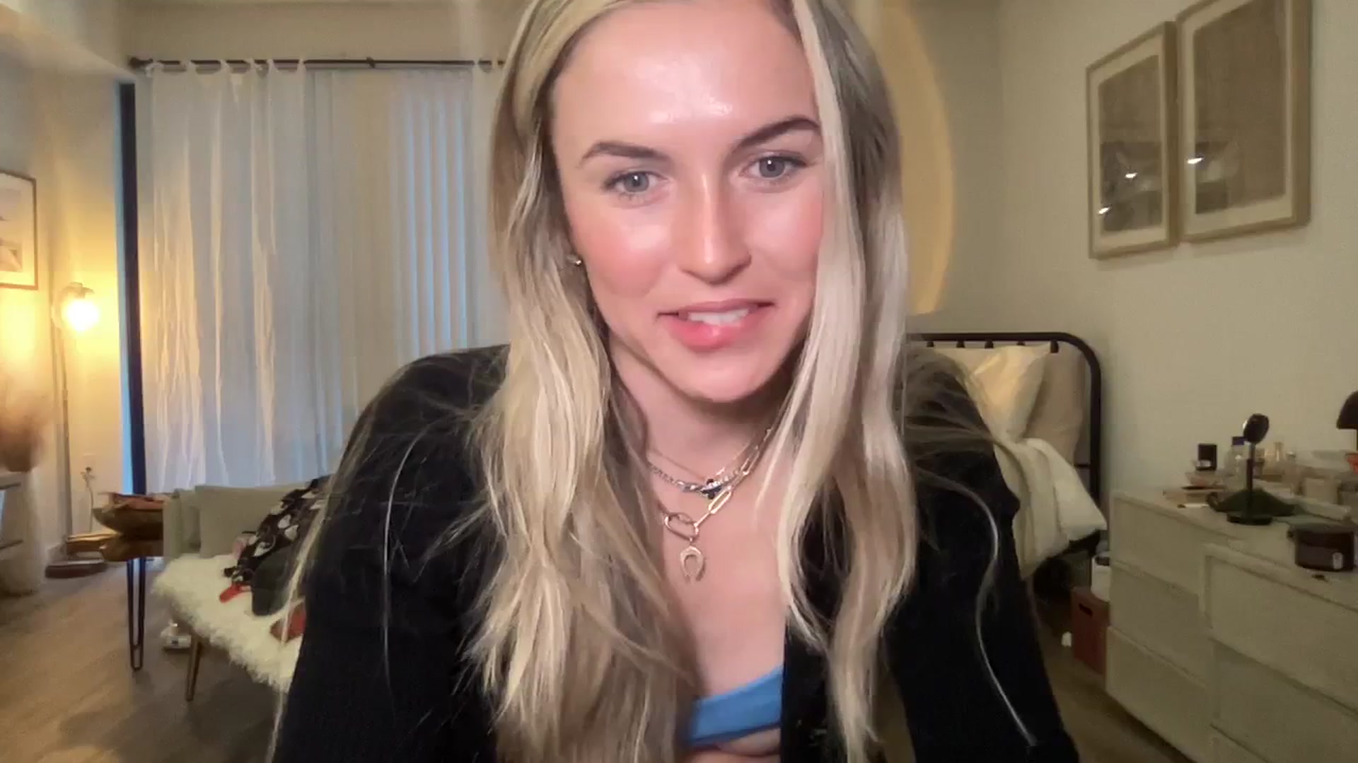 Gallery image thumbnail from cutiepiekayla's myfreecams stream on, 01/07/2024, 23:38 image 4 of 20