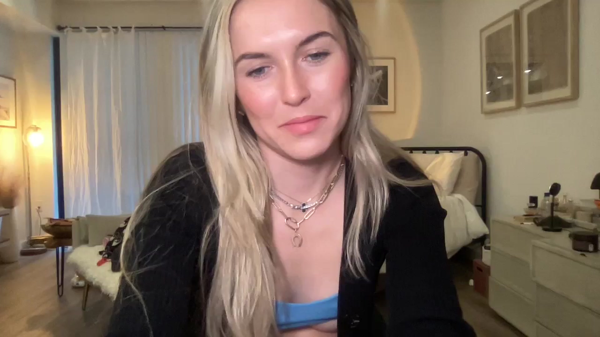 Gallery image thumbnail from cutiepiekayla's myfreecams stream on, 01/07/2024, 23:38 image 1 of 20