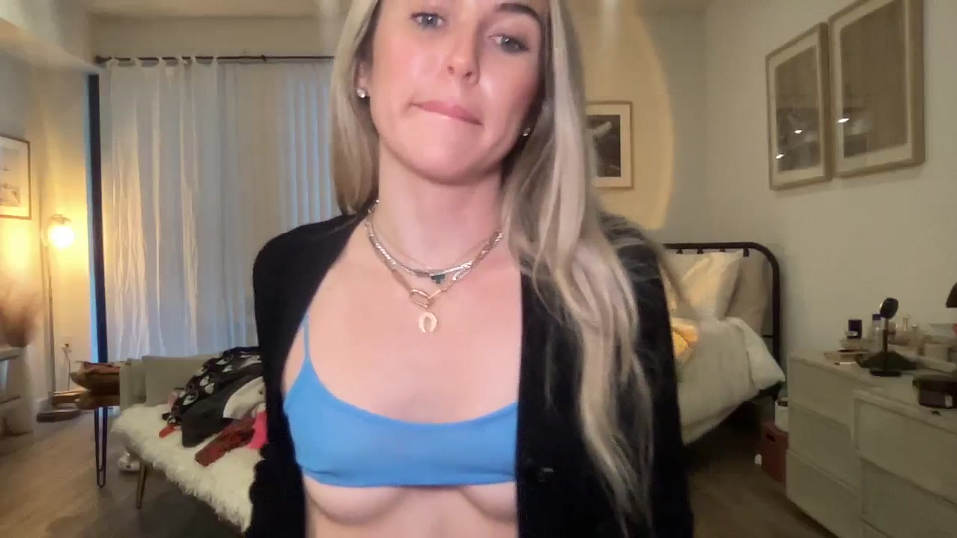 Gallery image thumbnail from cutiepiekayla's myfreecams stream on, 01/07/2024, 23:38 image 7 of 20