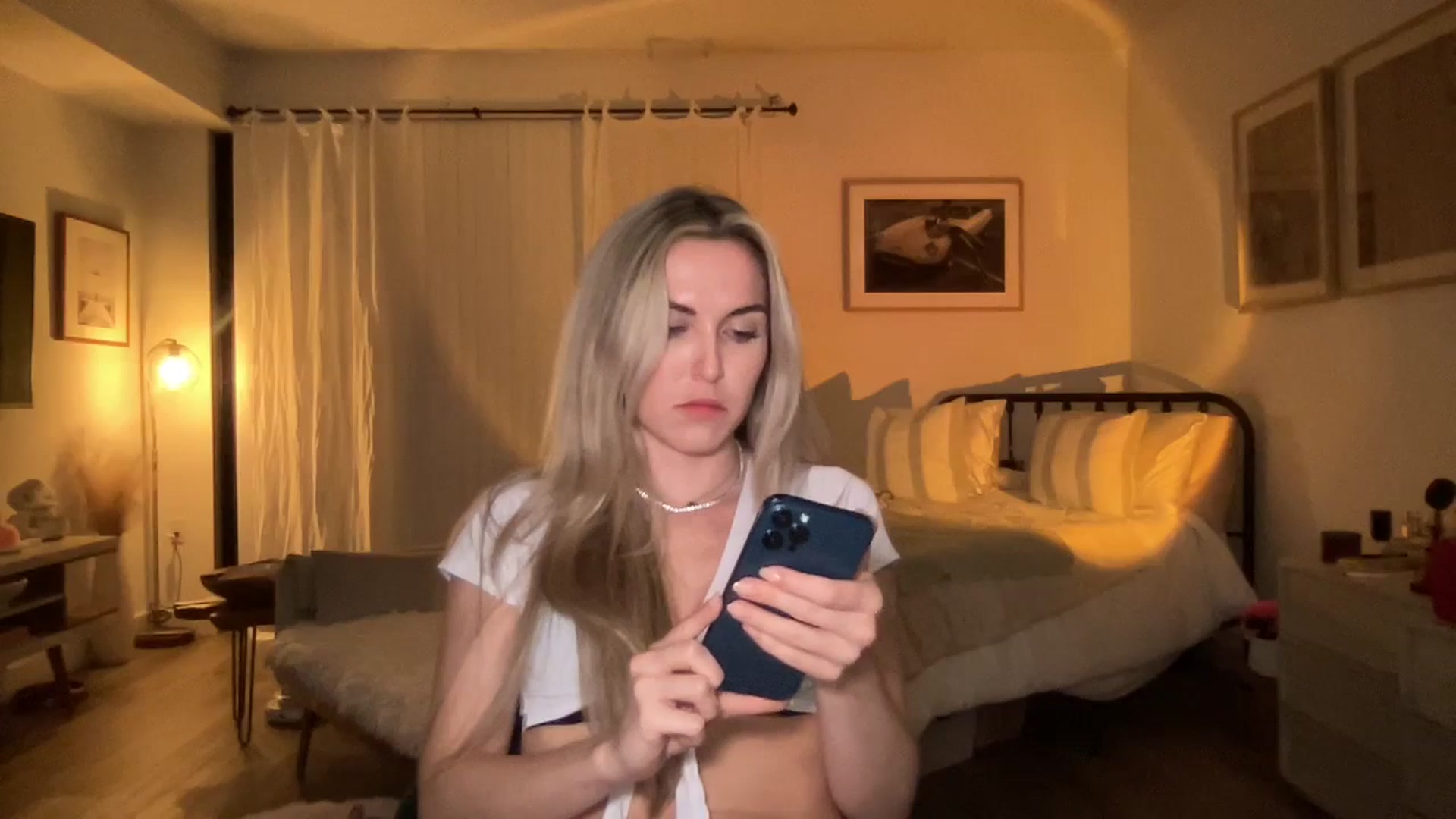 Gallery image thumbnail from cutiepiekayla's myfreecams stream on, 01/09/2024, 04:48 image 5 of 20