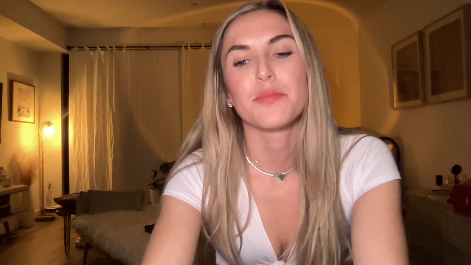 Gallery image thumbnail from cutiepiekayla's myfreecams stream on, 01/09/2024, 04:48 image 15 of 20