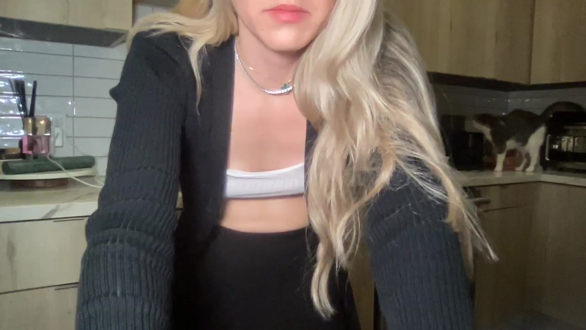 Gallery image thumbnail from cutiepiekayla's myfreecams stream on, 01/09/2024, 14:44 image 4 of 20