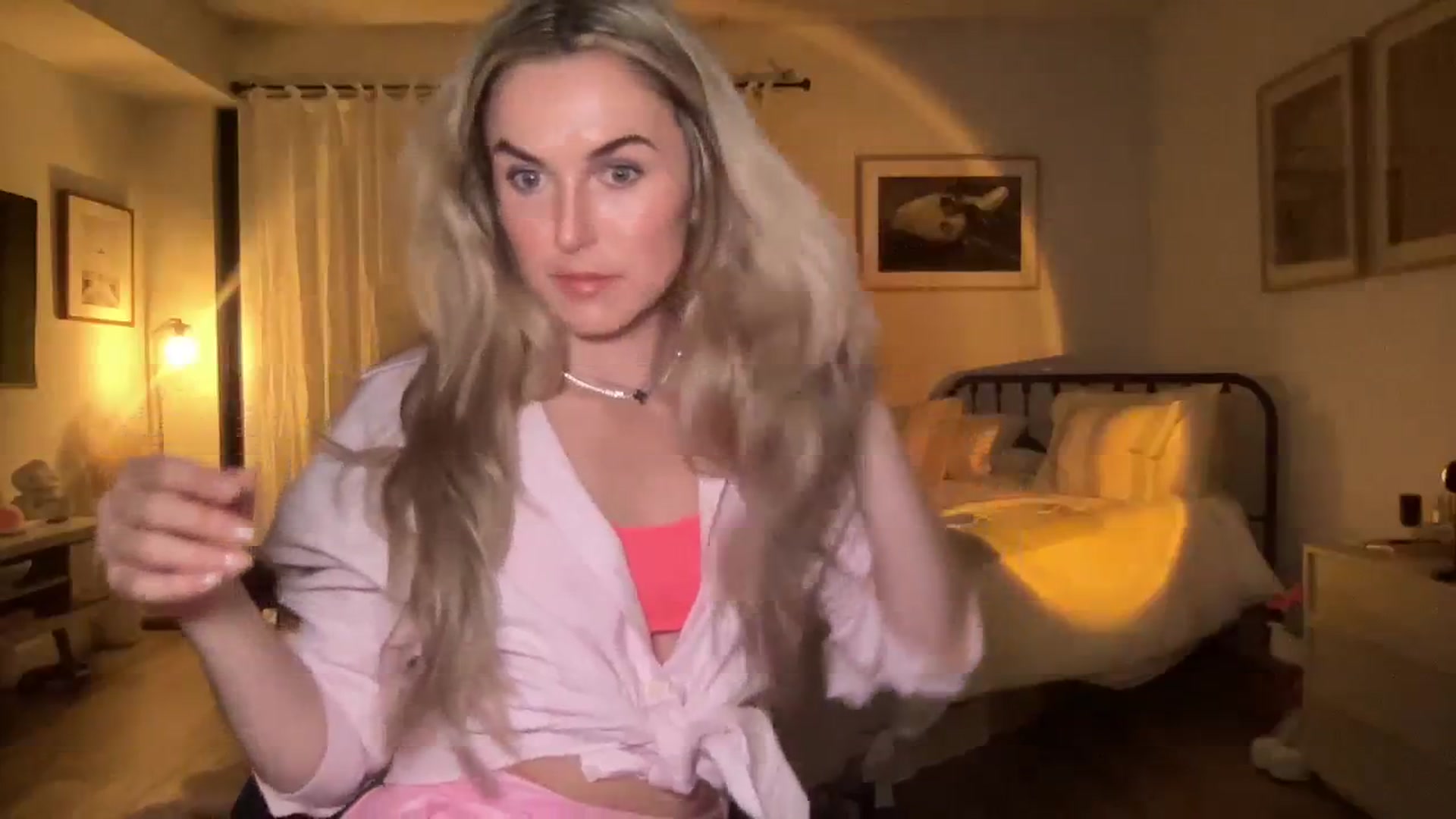 Gallery image thumbnail from cutiepiekayla's myfreecams stream on, 01/10/2024, 06:35 image 2 of 20