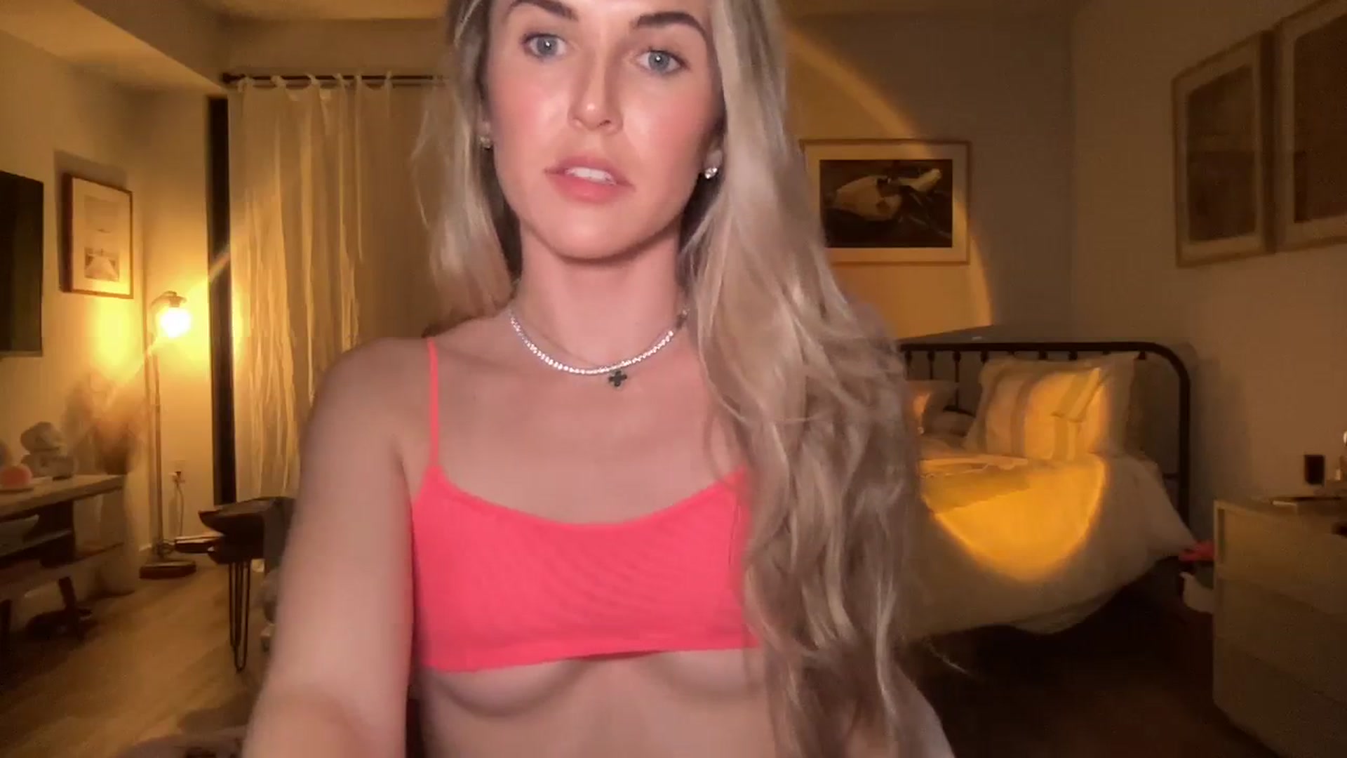 Gallery image thumbnail from cutiepiekayla's myfreecams stream on, 01/10/2024, 06:35 image 10 of 20