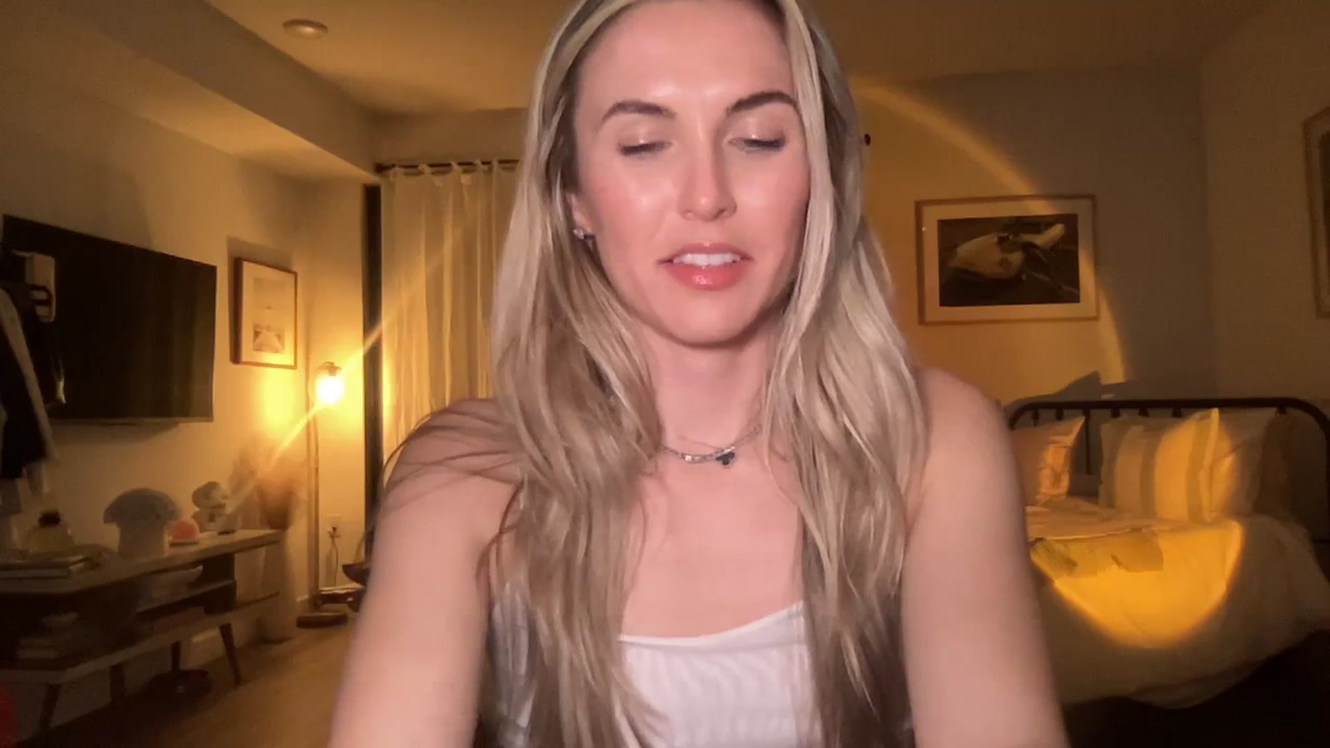 Gallery image thumbnail from cutiepiekayla's myfreecams stream on, 01/11/2024, 03:49 image 11 of 20