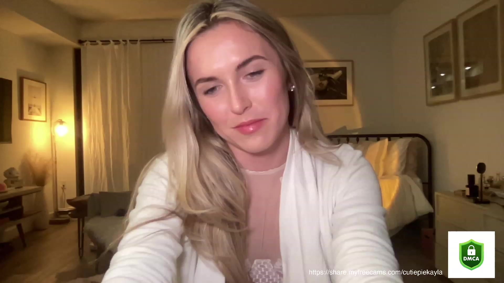 Gallery image thumbnail from cutiepiekayla's myfreecams stream on, 01/12/2024, 06:06 image 2 of 20