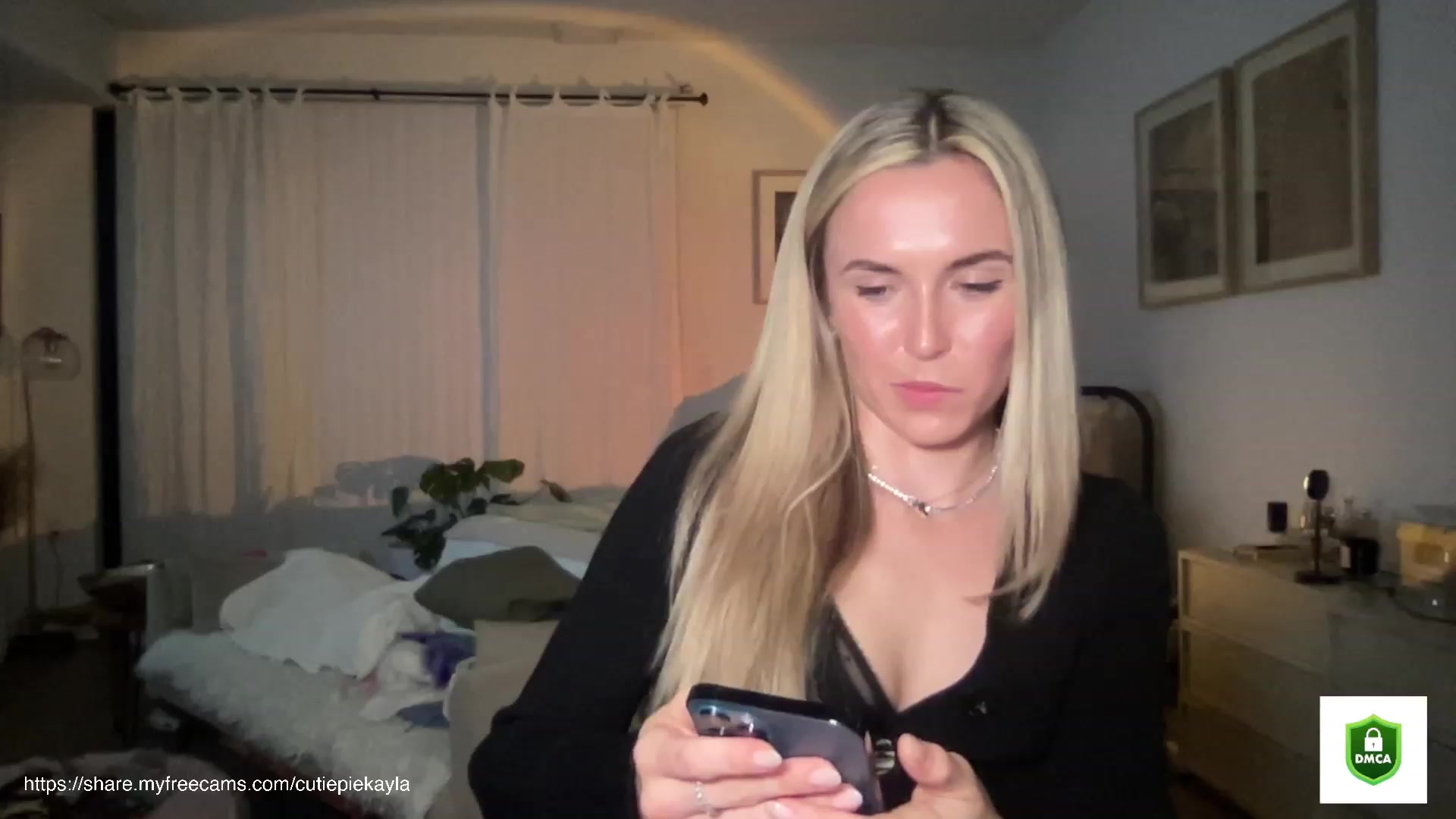 Gallery image thumbnail from cutiepiekayla's myfreecams stream on, 01/13/2024, 05:06 image 1 of 20