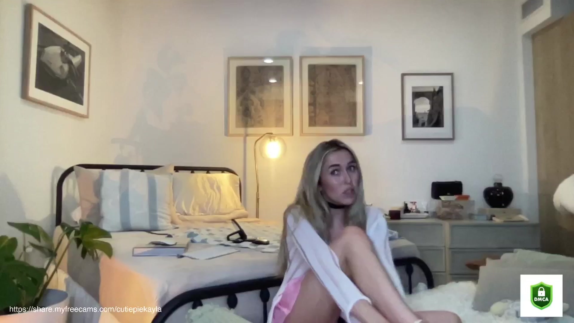Gallery image thumbnail from cutiepiekayla's myfreecams stream on, 01/18/2024, 07:52 image 5 of 20