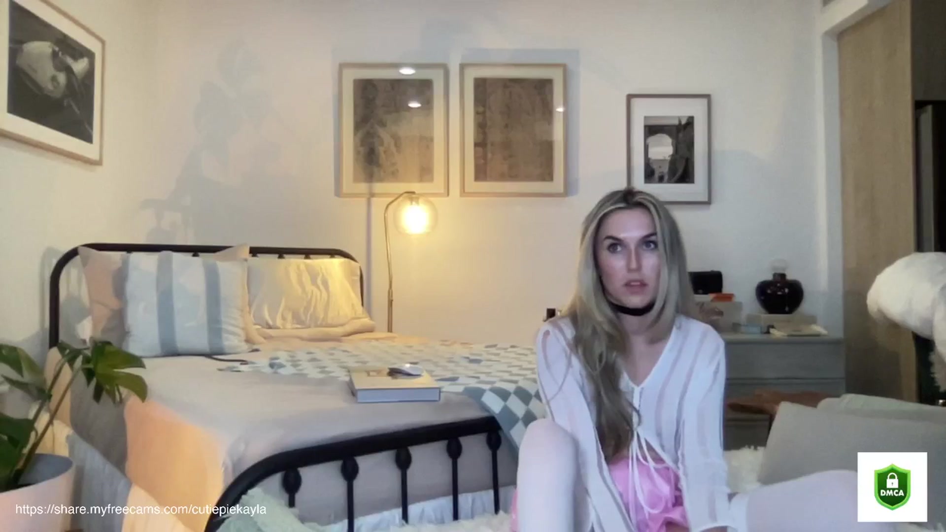 Gallery image thumbnail from cutiepiekayla's myfreecams stream on, 01/18/2024, 07:52 image 16 of 20
