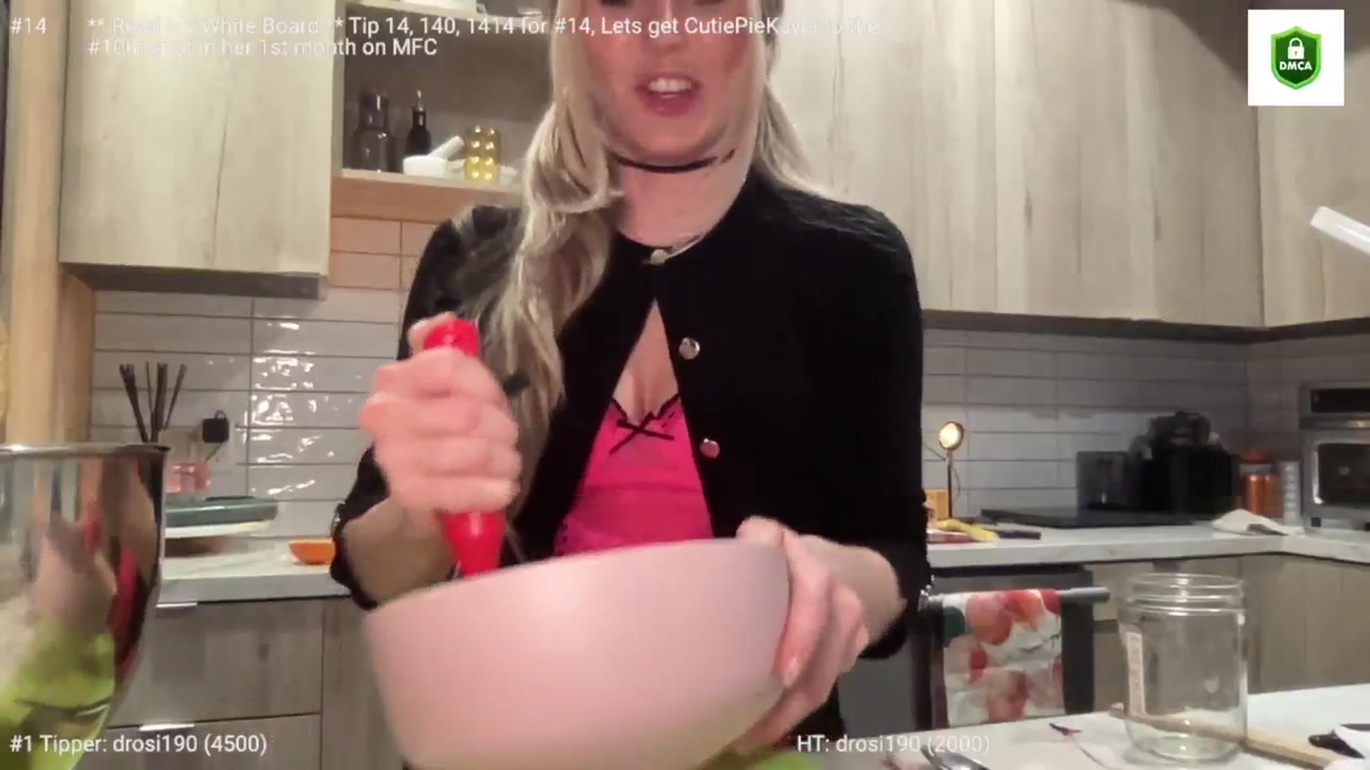 Gallery image thumbnail from cutiepiekayla's myfreecams stream on, 01/19/2024, 04:58 image 4 of 20