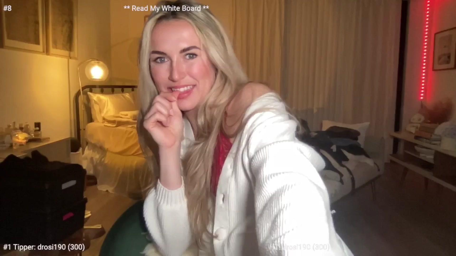 Gallery image thumbnail from cutiepiekayla's myfreecams stream on, 01/25/2024, 02:20 image 18 of 20