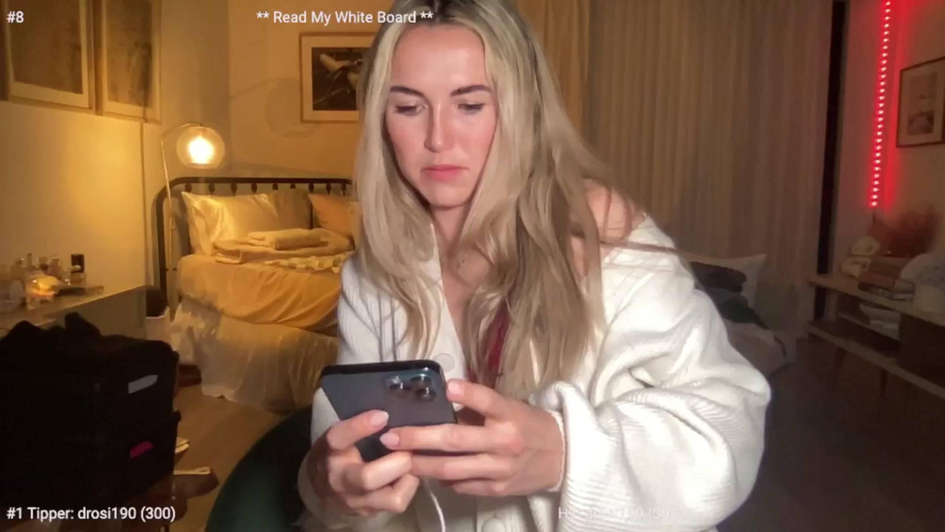 Gallery image thumbnail from cutiepiekayla's myfreecams stream on, 01/25/2024, 02:20 image 16 of 20
