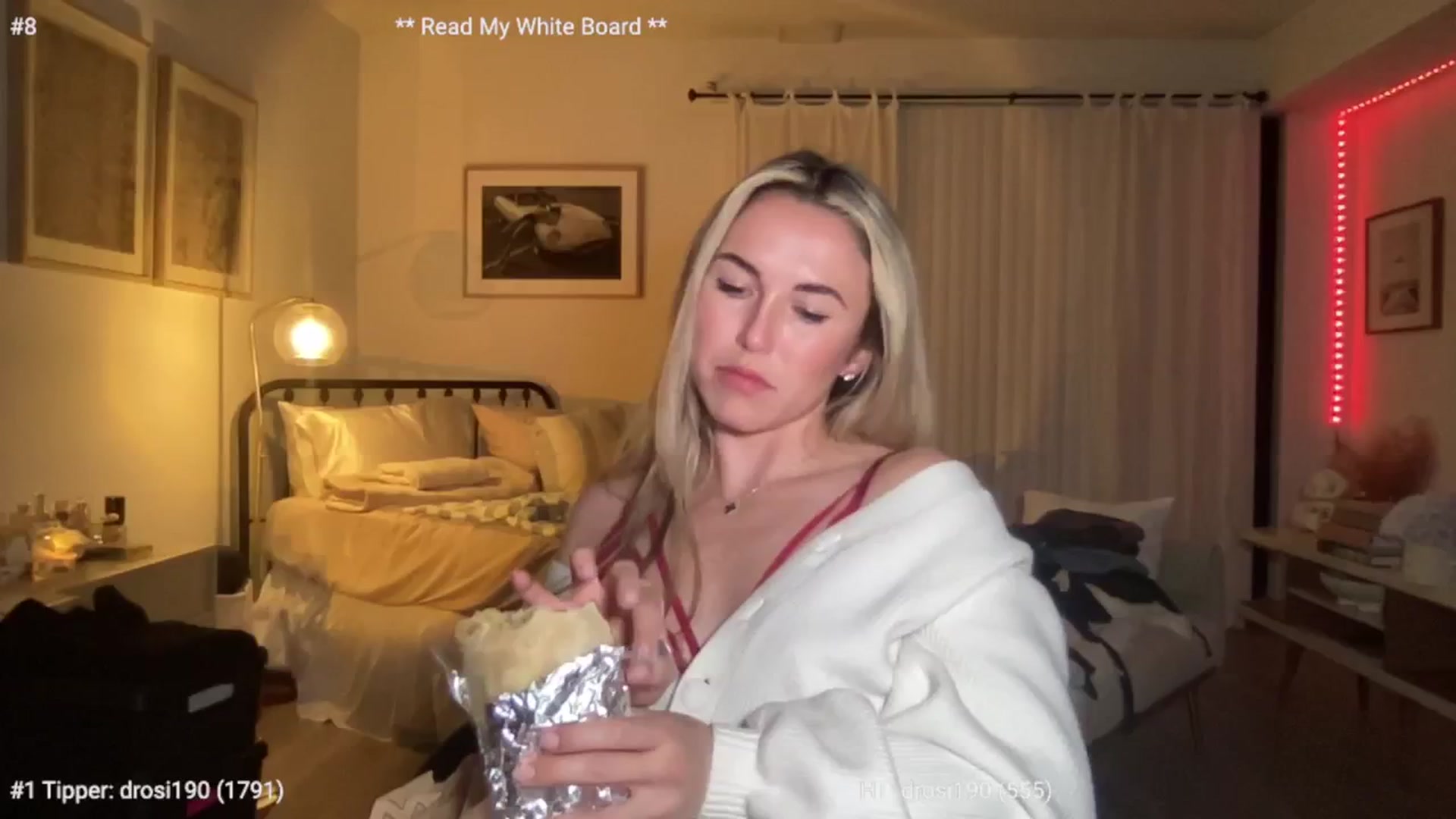 Gallery image thumbnail from cutiepiekayla's myfreecams stream on, 01/25/2024, 04:05 image 16 of 20