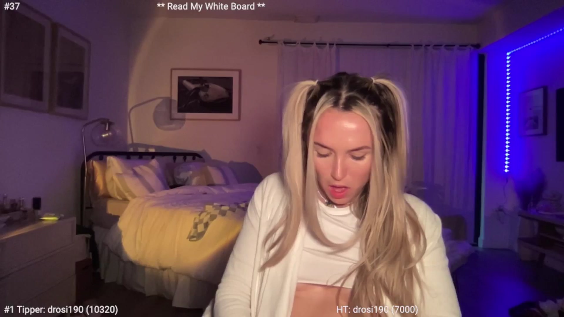 Gallery image thumbnail from cutiepiekayla's myfreecams stream on, 02/20/2024, 01:23 image 19 of 20