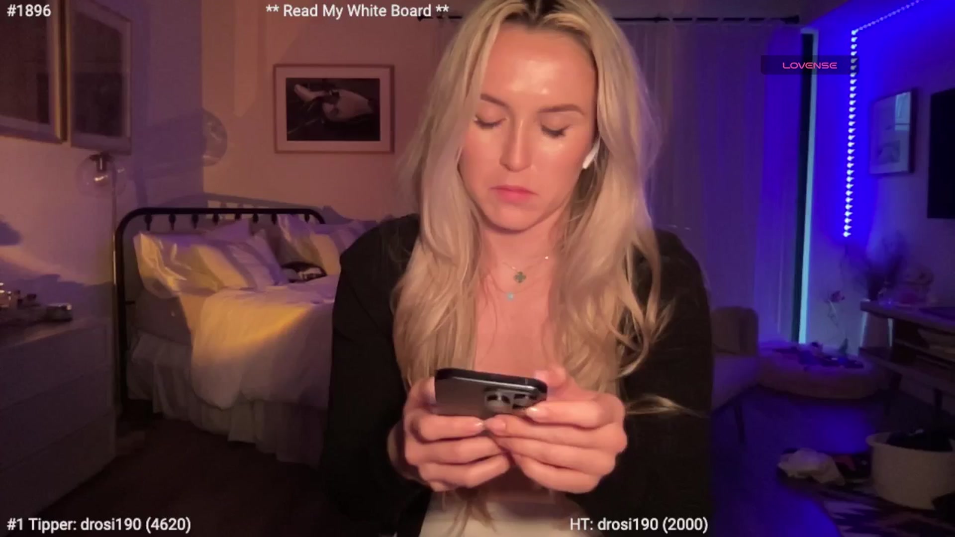Gallery image thumbnail from cutiepiekayla's myfreecams stream on, 03/19/2024, 01:23 image 16 of 20