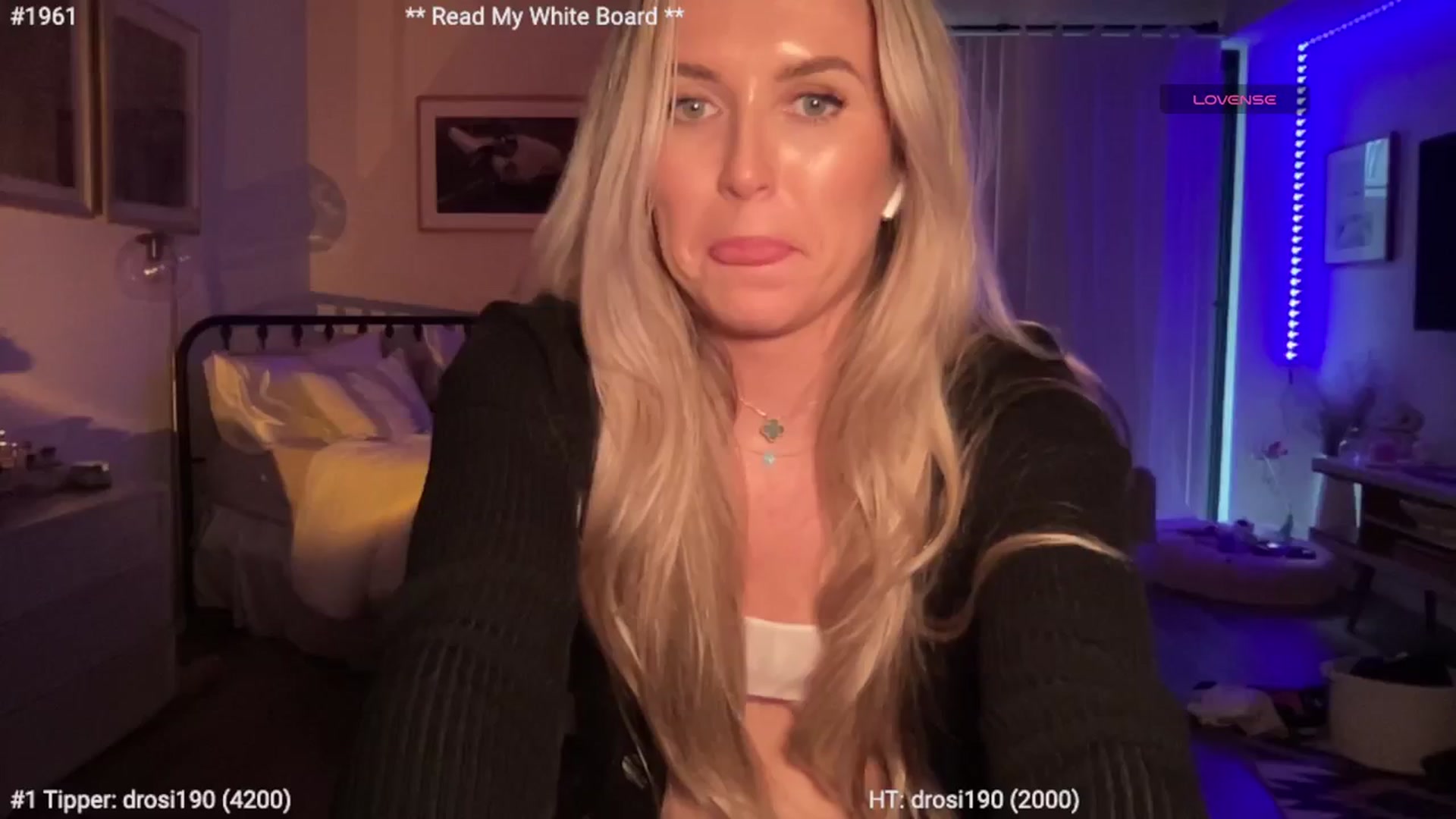 Gallery image thumbnail from cutiepiekayla's myfreecams stream on, 03/19/2024, 01:23 image 10 of 20