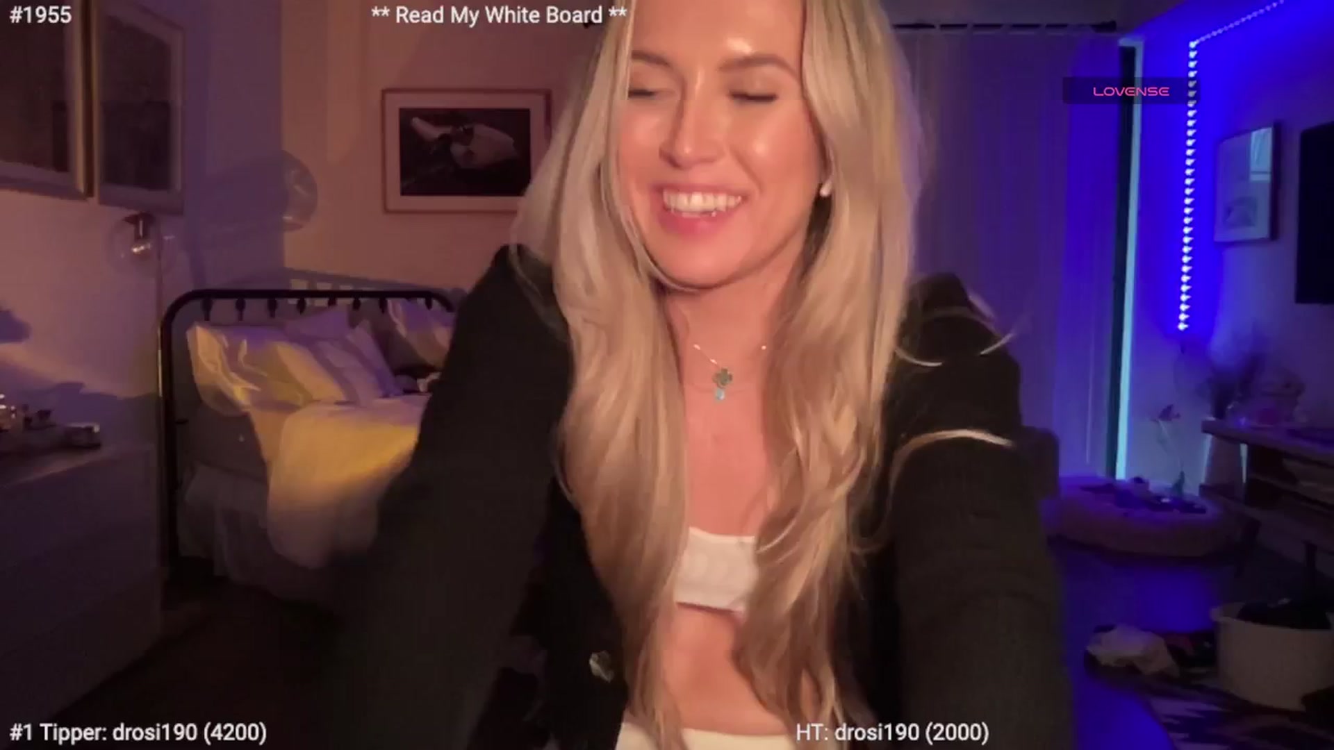 Gallery image thumbnail from cutiepiekayla's myfreecams stream on, 03/19/2024, 01:23 image 14 of 20