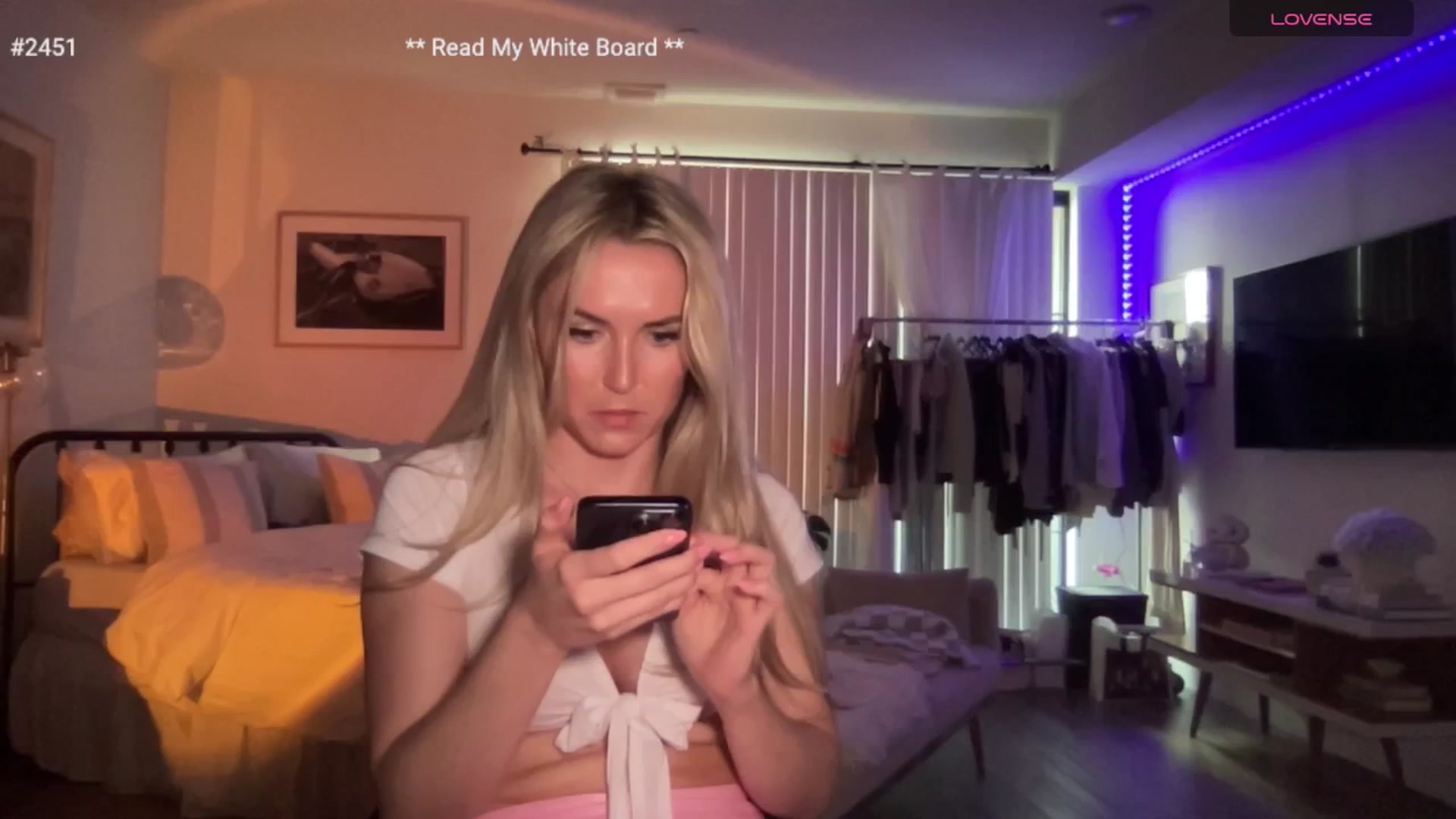 Gallery image thumbnail from cutiepiekayla's myfreecams stream on, 04/18/2024, 02:05 image 1 of 20