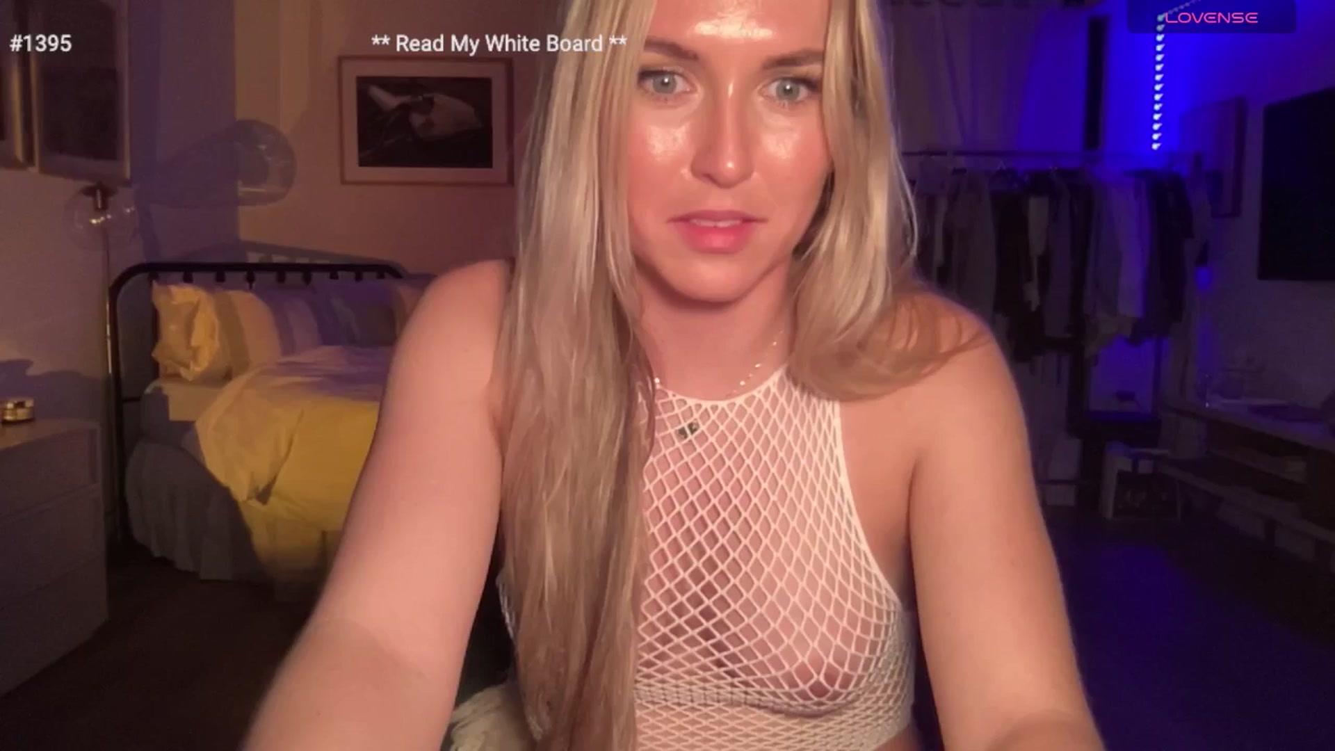 Gallery image thumbnail from cutiepiekayla's myfreecams stream on, 04/18/2024, 04:02 image 14 of 20