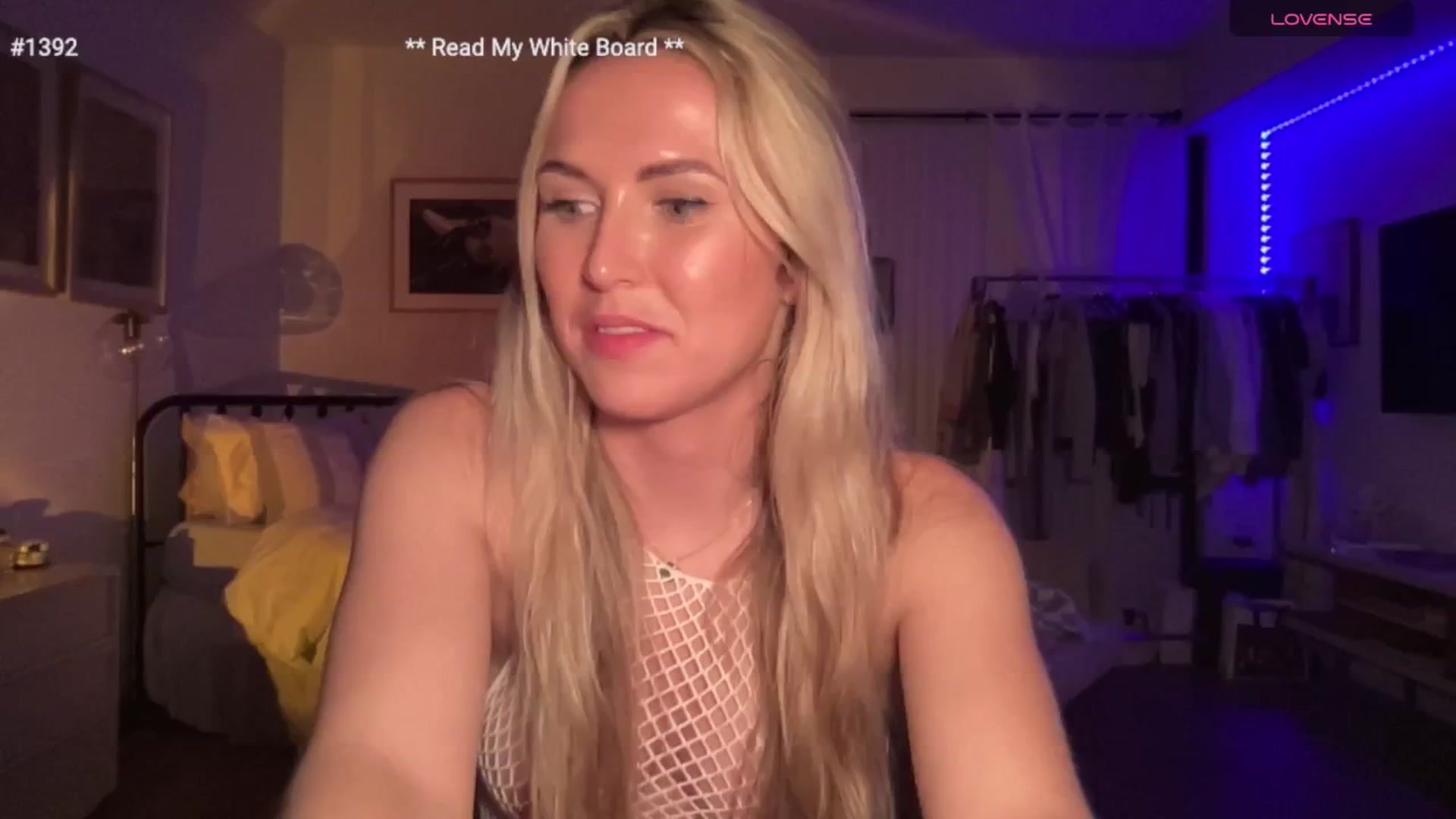 Gallery image thumbnail from cutiepiekayla's myfreecams stream on, 04/18/2024, 04:02 image 3 of 20
