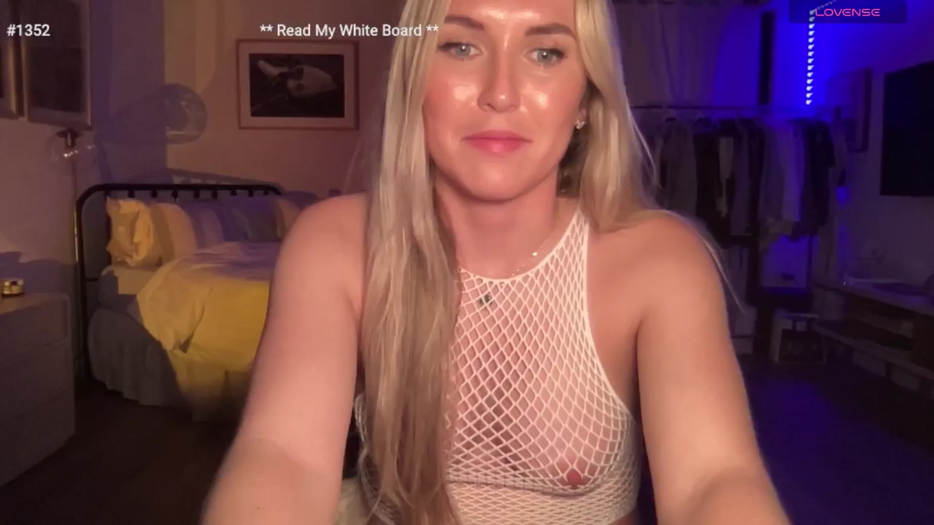Gallery image thumbnail from cutiepiekayla's myfreecams stream on, 04/18/2024, 04:02 image 15 of 20