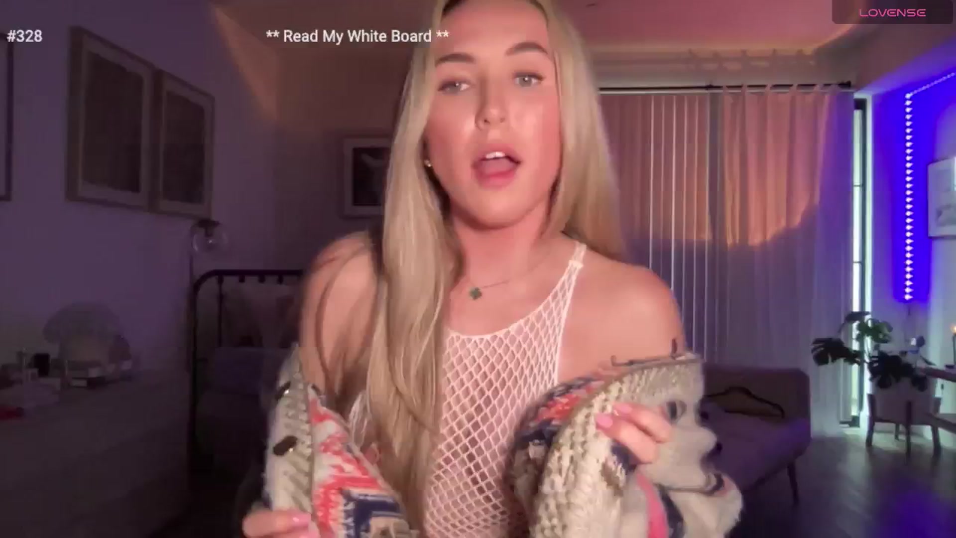 Gallery image thumbnail from cutiepiekayla's myfreecams stream on, 04/27/2024, 24:47 image 16 of 20