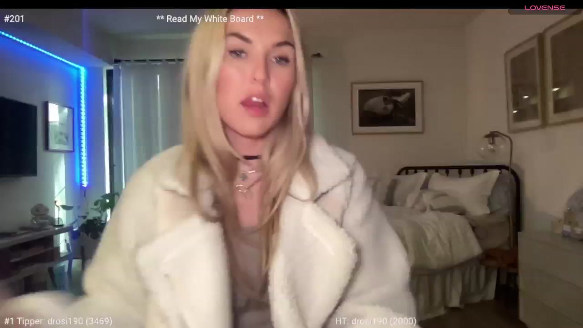 Gallery image thumbnail from cutiepiekayla's myfreecams stream on, 05/05/2024, 01:26 image 15 of 20