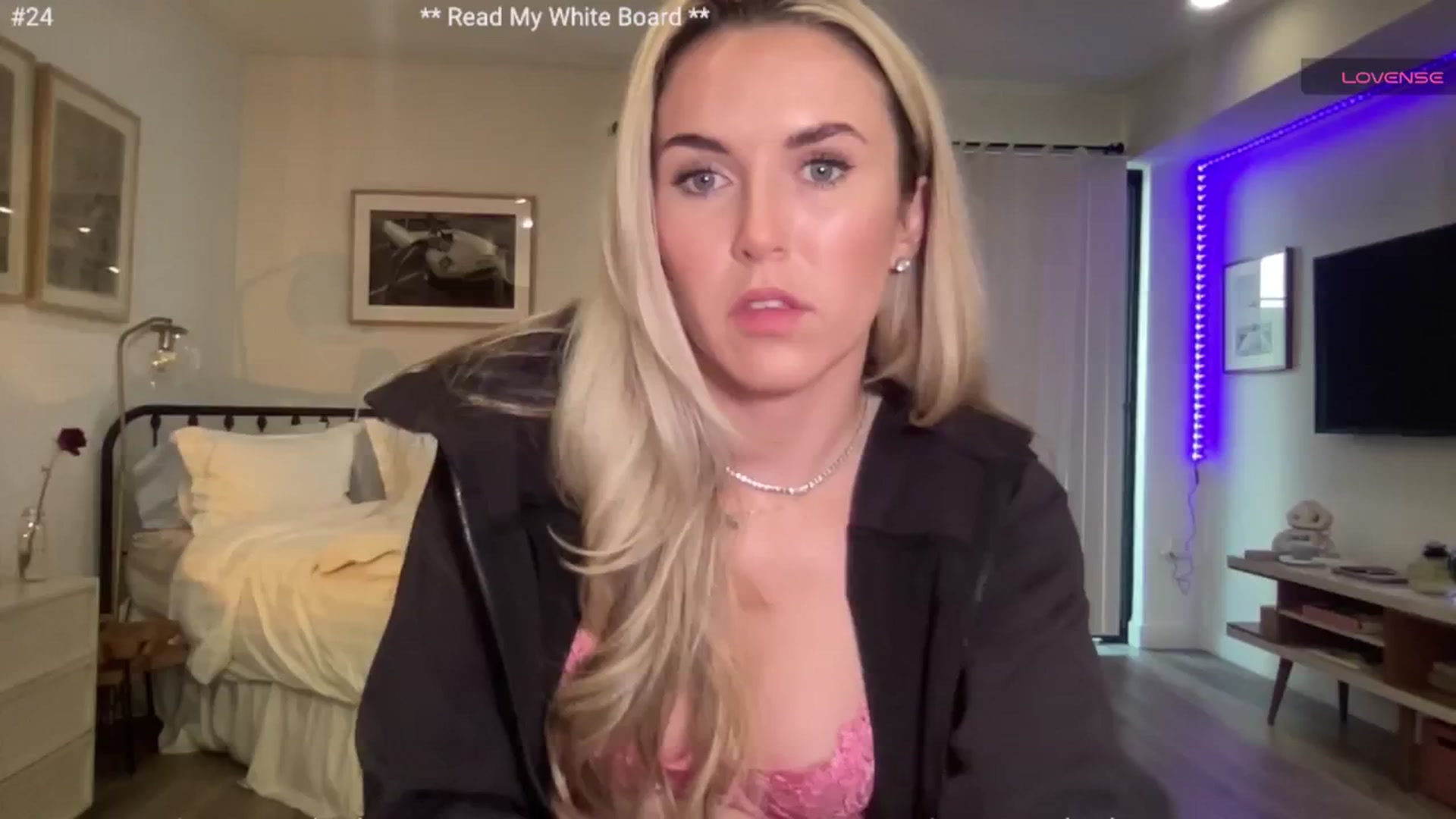 Gallery image thumbnail from cutiepiekayla's myfreecams stream on, 05/15/2024, 24:02 image 6 of 20