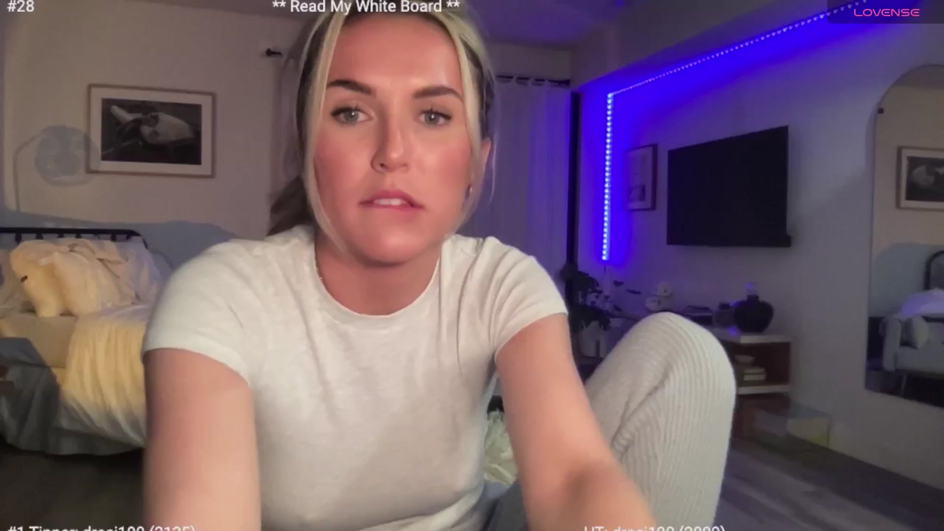 Gallery image thumbnail from cutiepiekayla's myfreecams stream on, 05/19/2024, 04:06 image 18 of 20