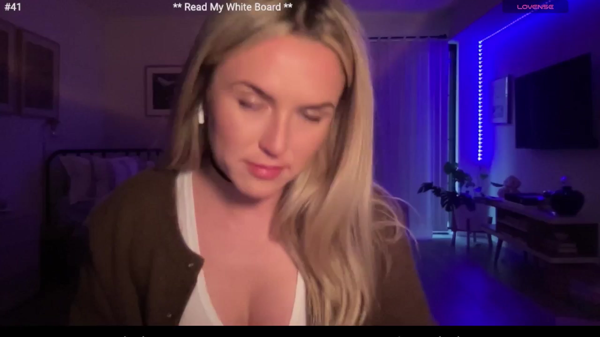 Gallery image thumbnail from cutiepiekayla's myfreecams stream on, 06/01/2024, 02:20 image 10 of 20