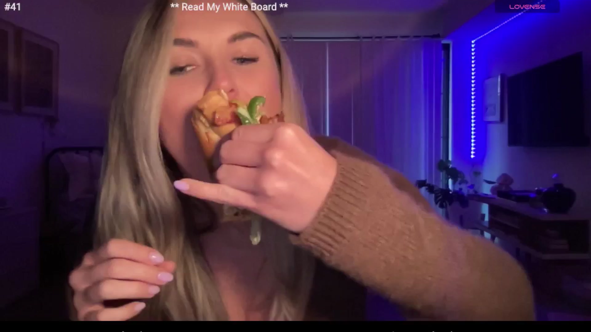 Gallery image thumbnail from cutiepiekayla's myfreecams stream on, 06/01/2024, 02:20 image 4 of 20