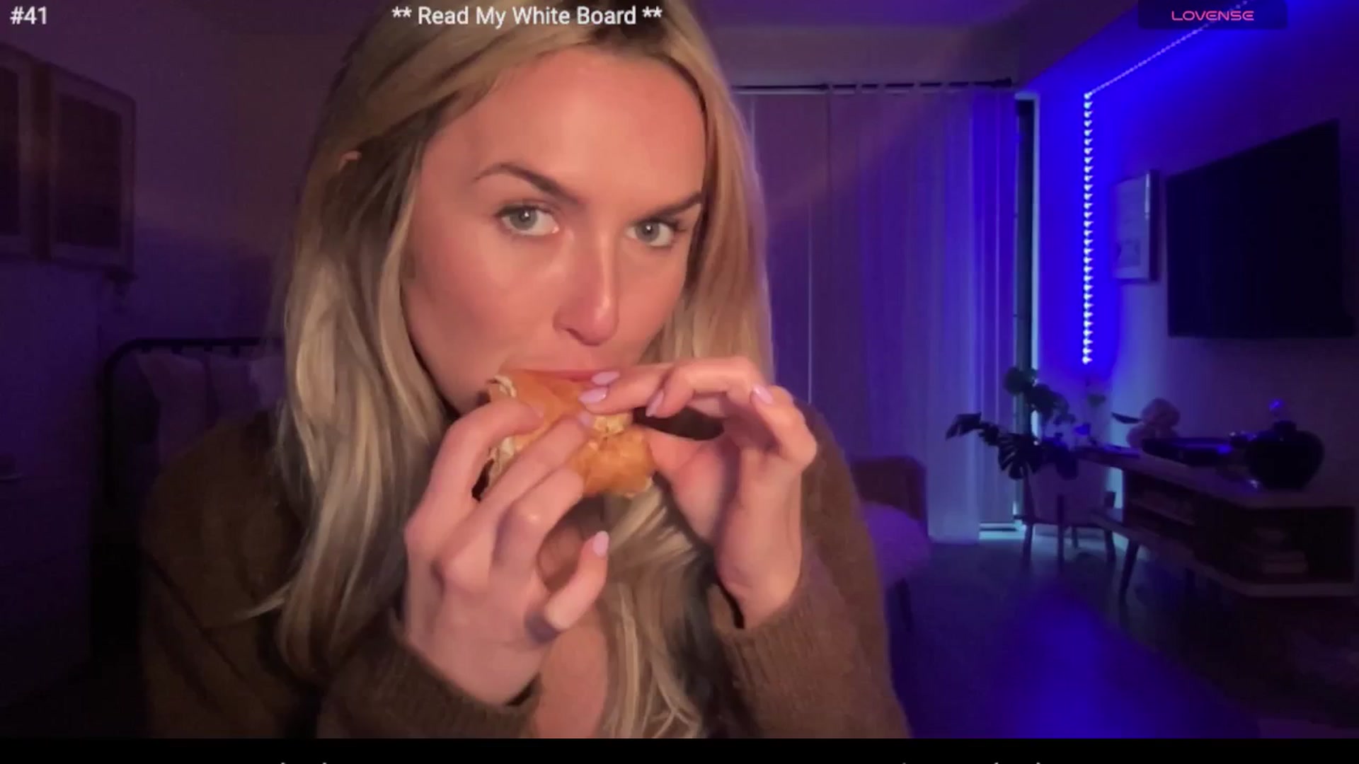 Gallery image thumbnail from cutiepiekayla's myfreecams stream on, 06/01/2024, 02:20 image 7 of 20