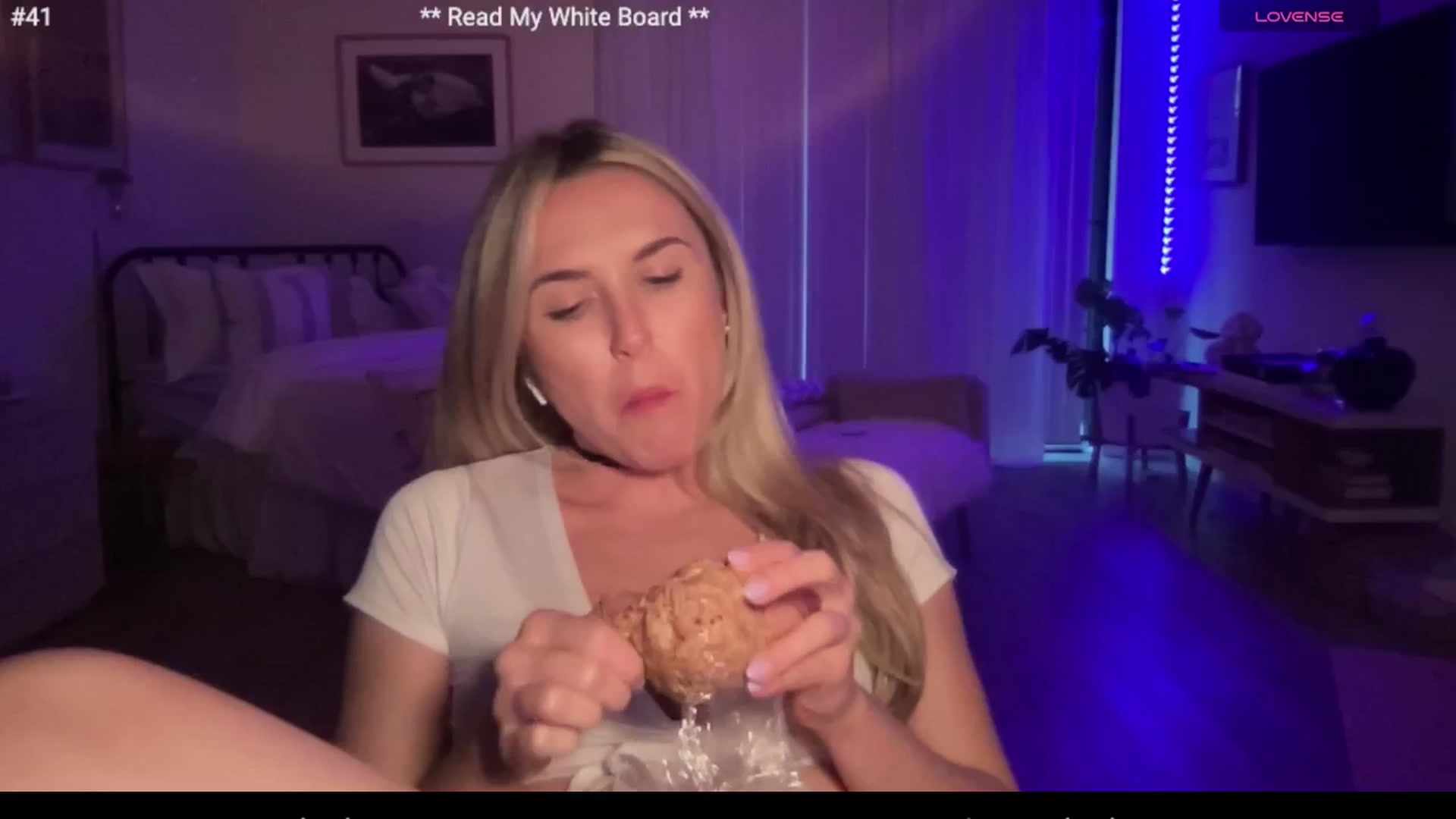 Gallery image thumbnail from cutiepiekayla's myfreecams stream on, 06/01/2024, 02:20 image 20 of 20